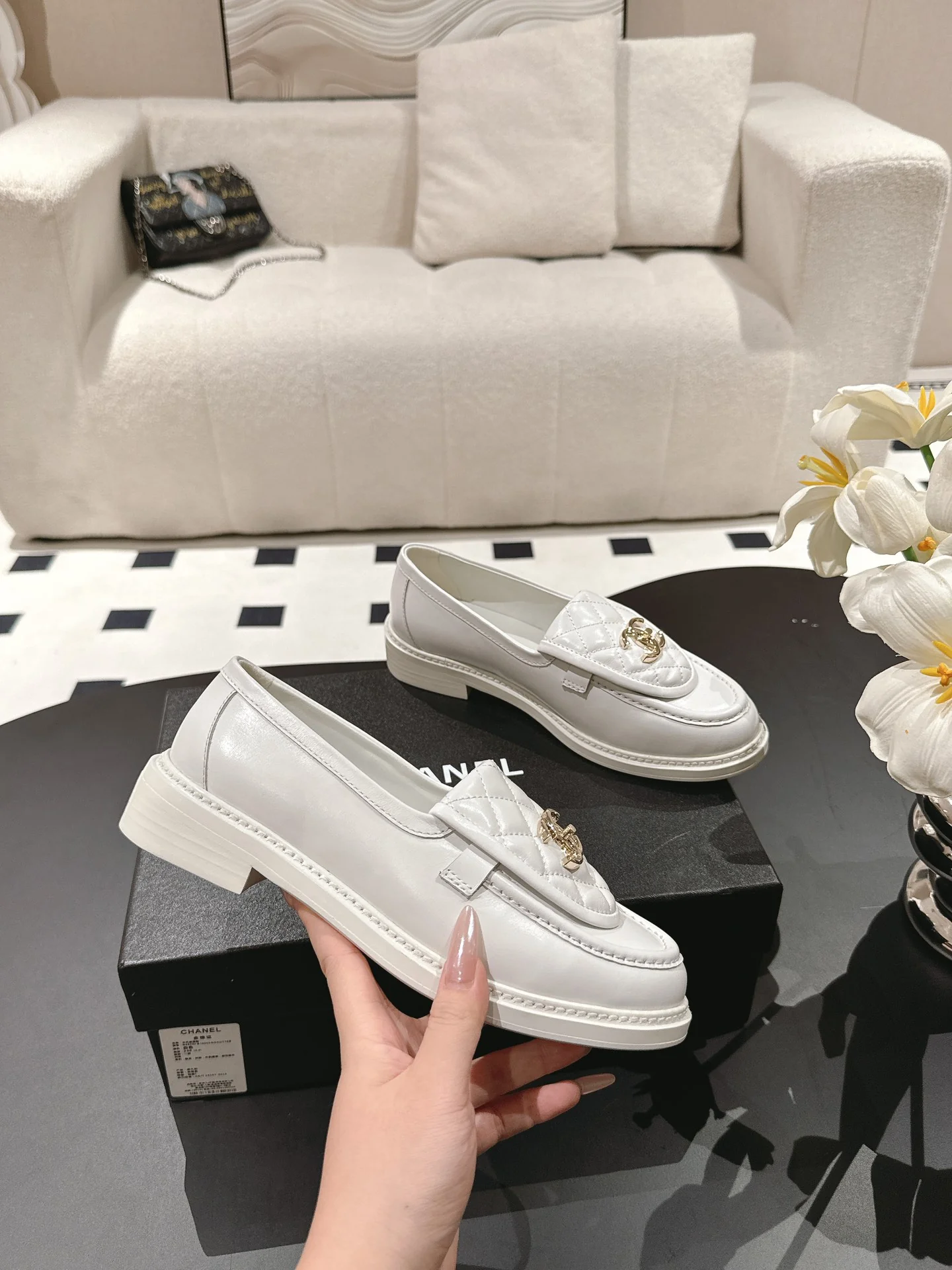 Лоферы Chanel 2024 в клетку - белые