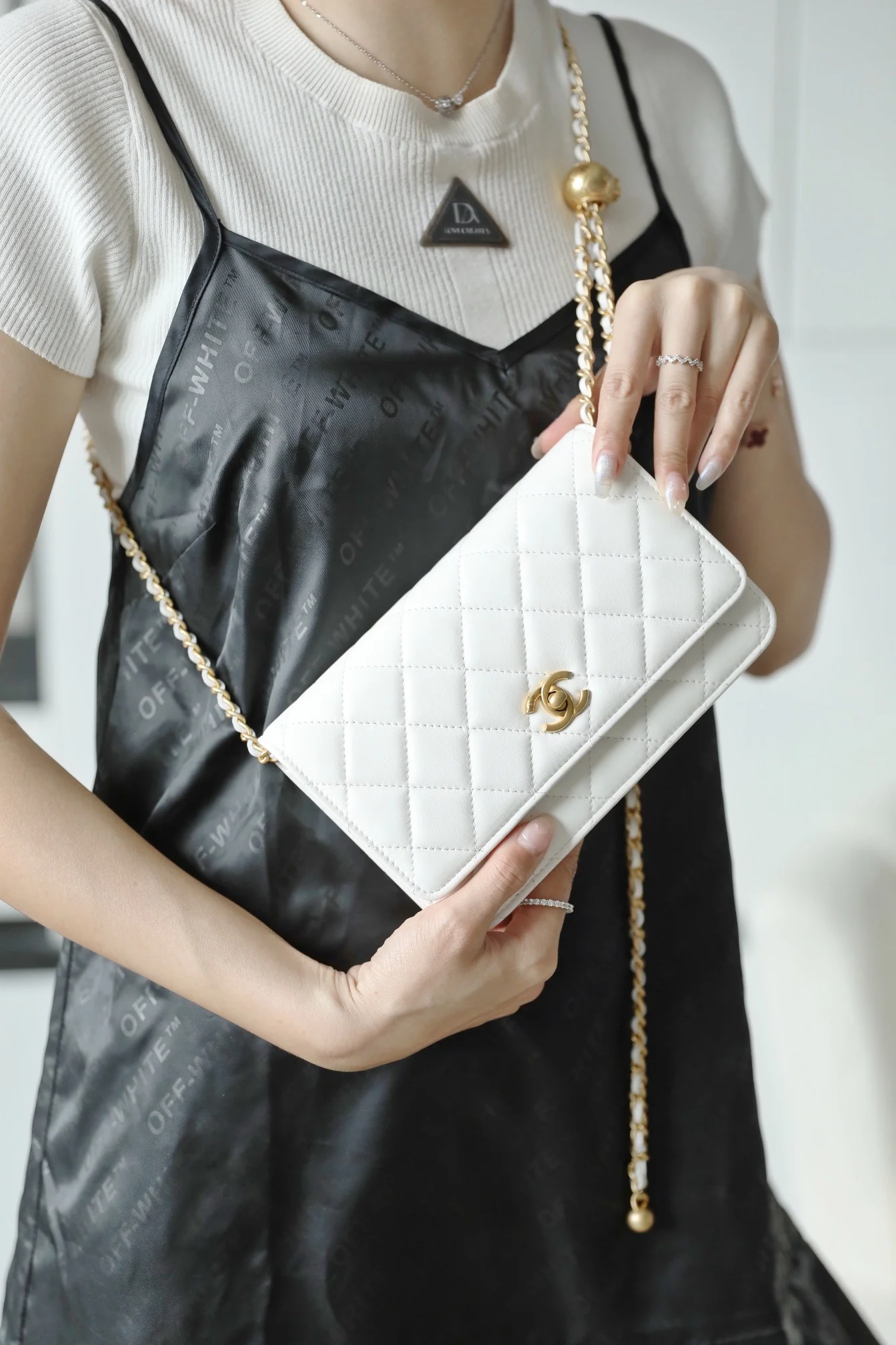 Chanel - Золотой мяч woc-1