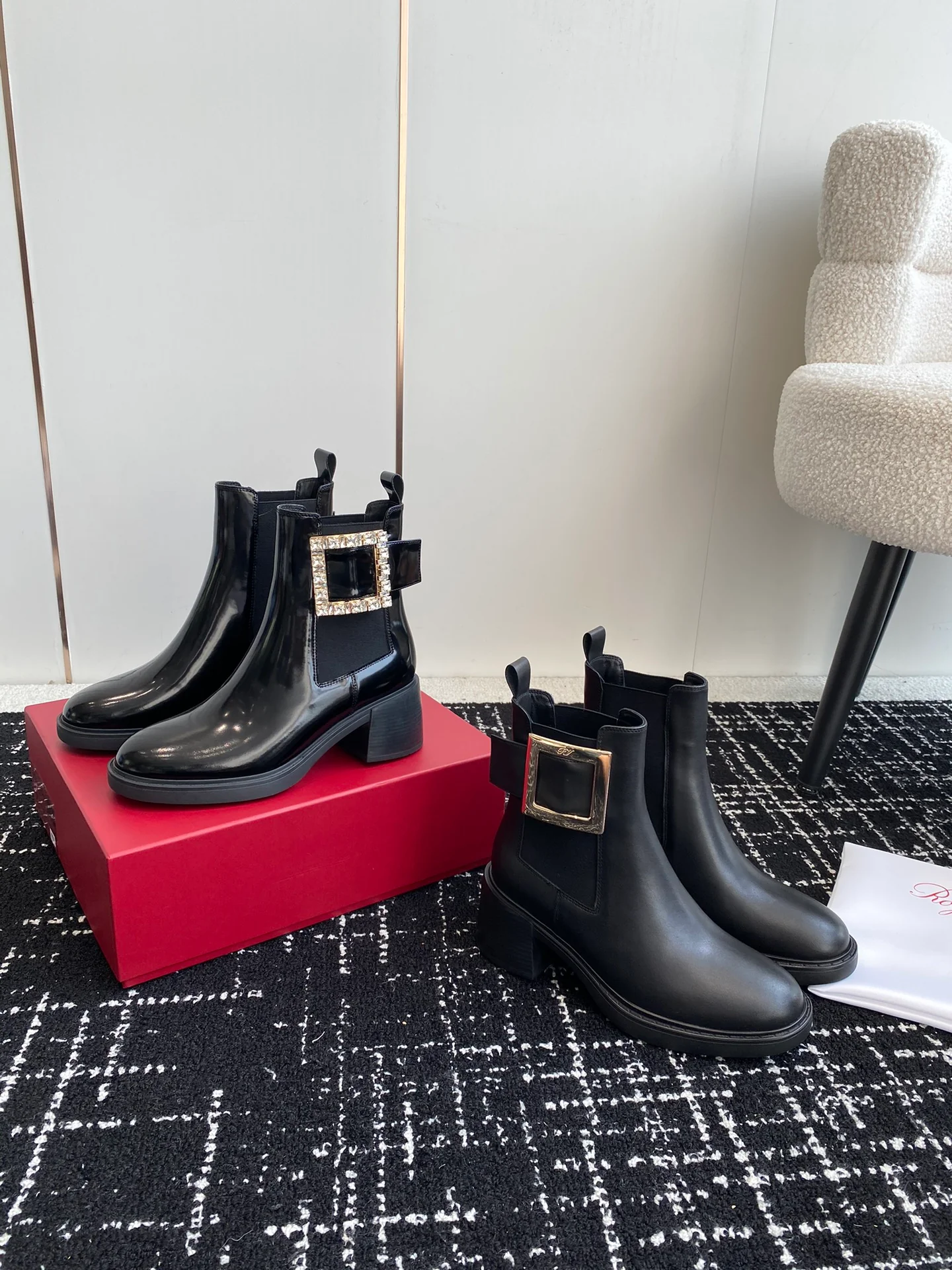 Обувь RV - Новинка сезона осень/зима 2023 - Ботильоны на низком каблуке - Черные со стразами