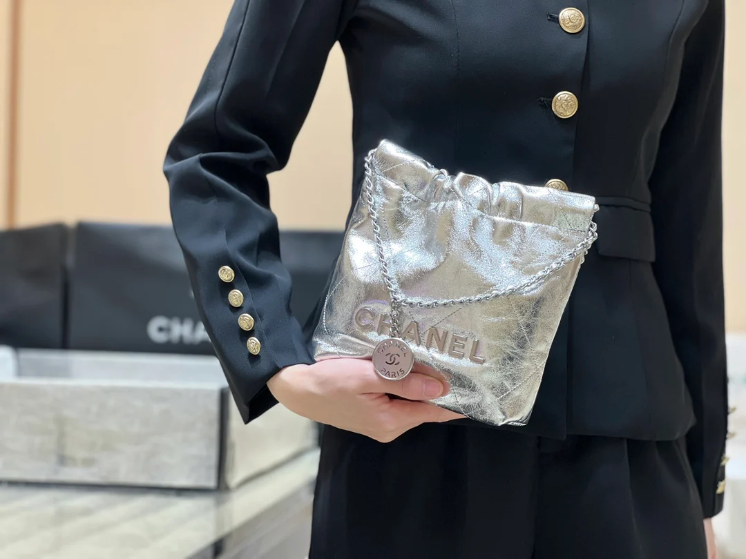 Миниатюрная металлическая кожаная мусорная сумка Chanel 25c - серебристая