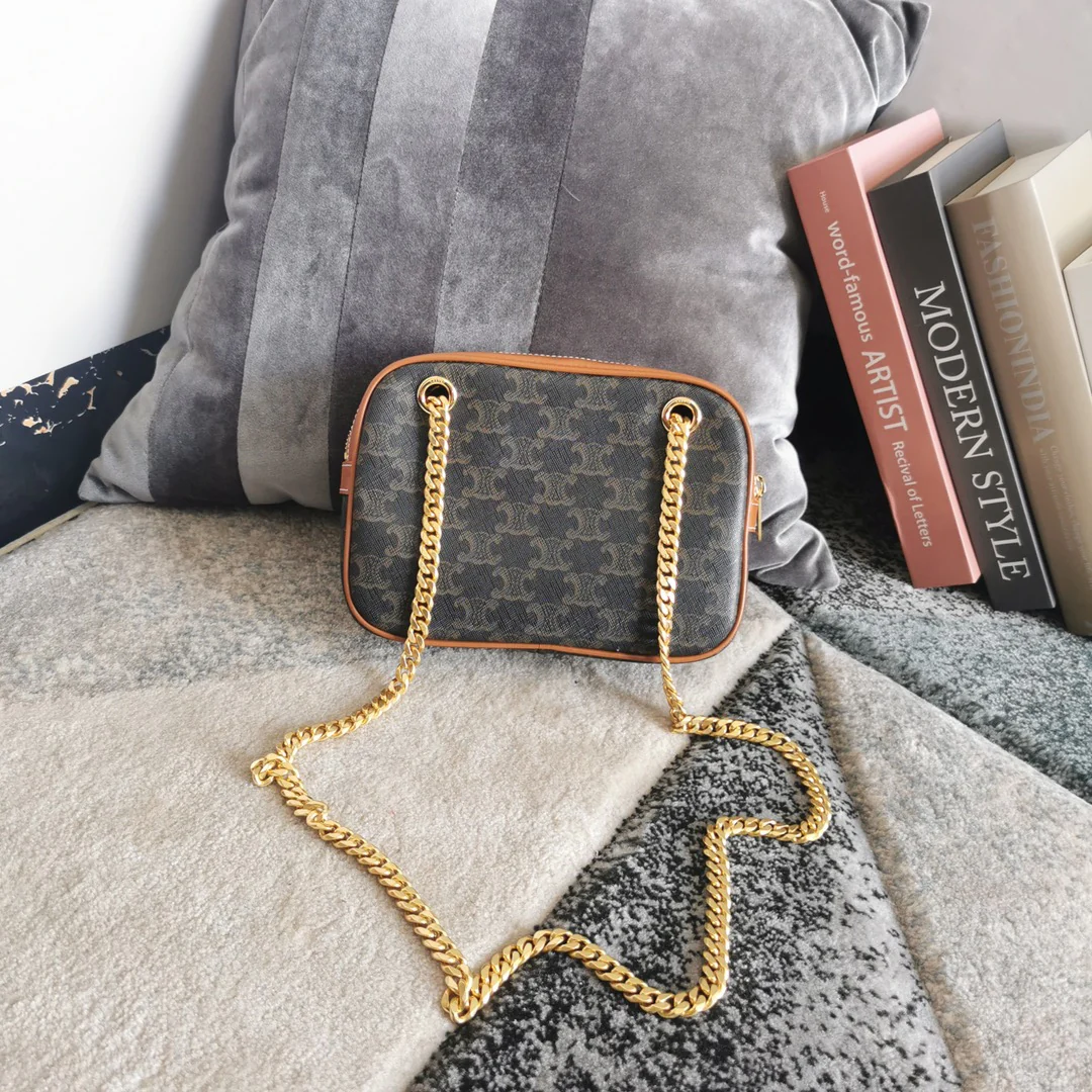 Маленькая сумка Celine Patapans с логотипом, белая - 1