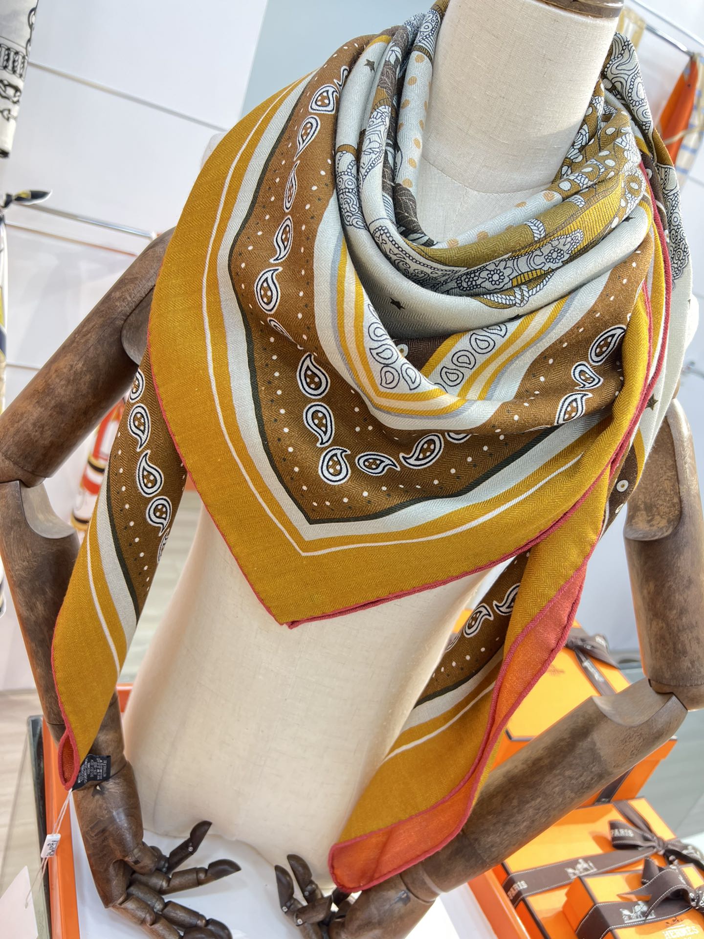 Большой двусторонний бархатный шарф Hermes - 140 см - 001