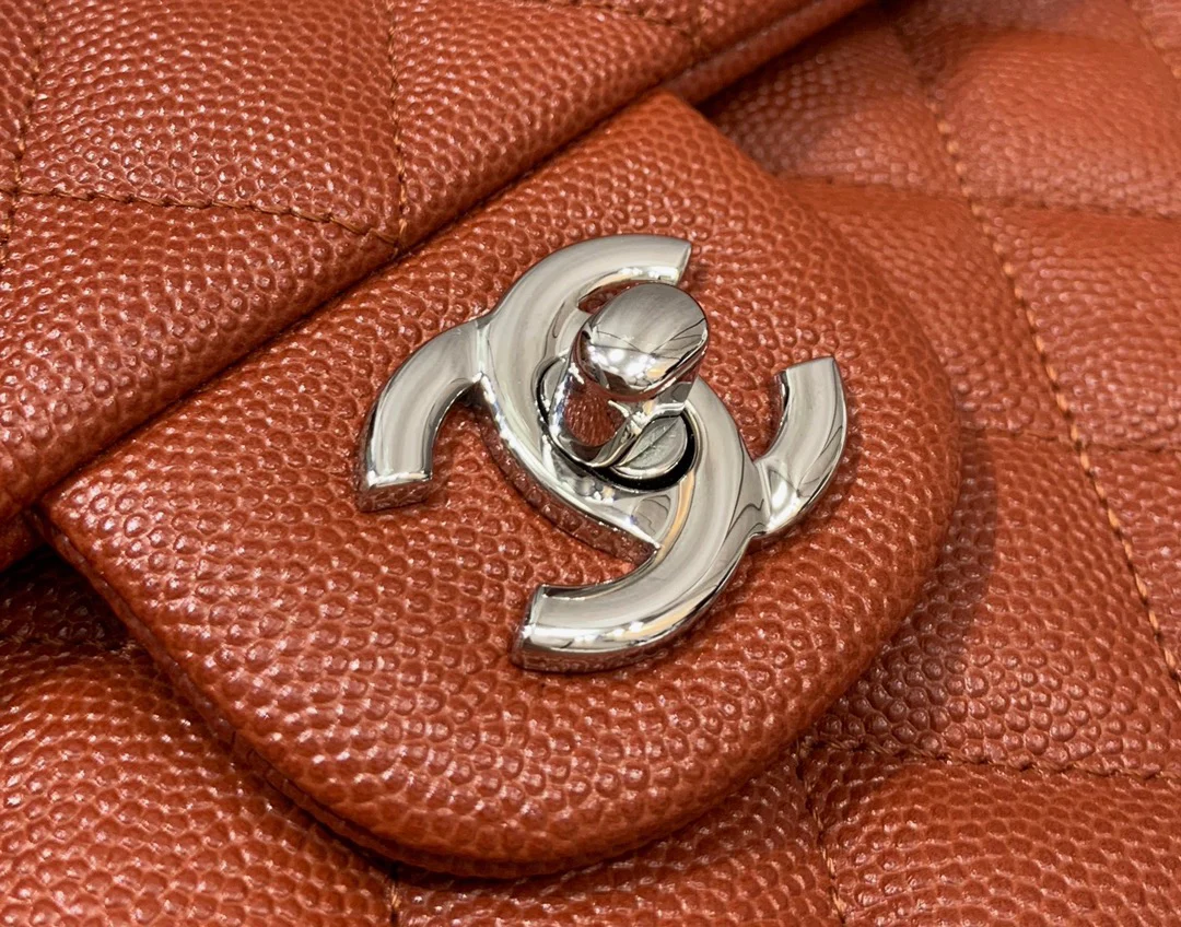 Chanel - Сумка из телячьей кожи с мелким шариковым узором - CF - Коричневая с серебристой фурнитурой - 25 см