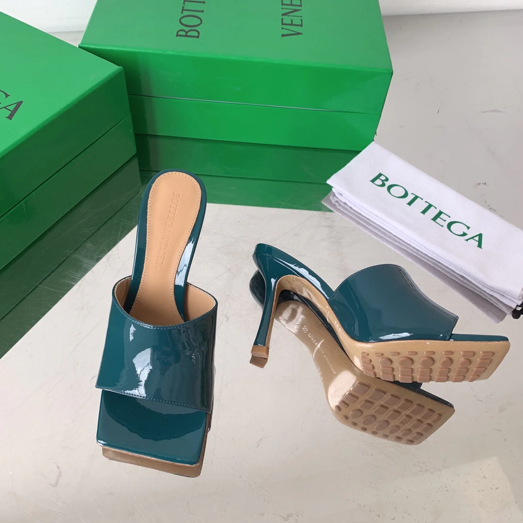 Дом BV - Квадратная голова - Корень