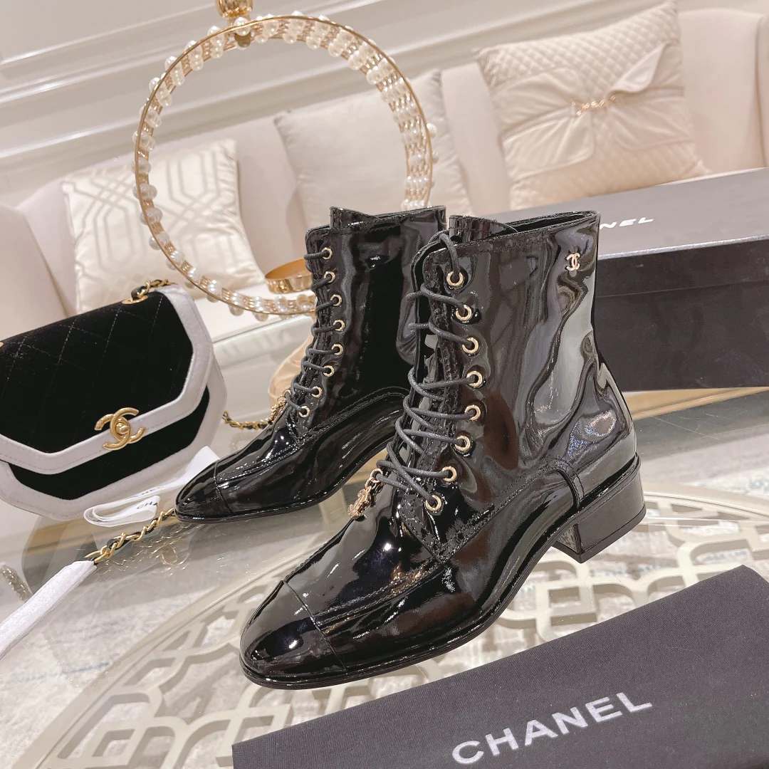 Chanel - Ботильоны с цепочкой и пряжкой