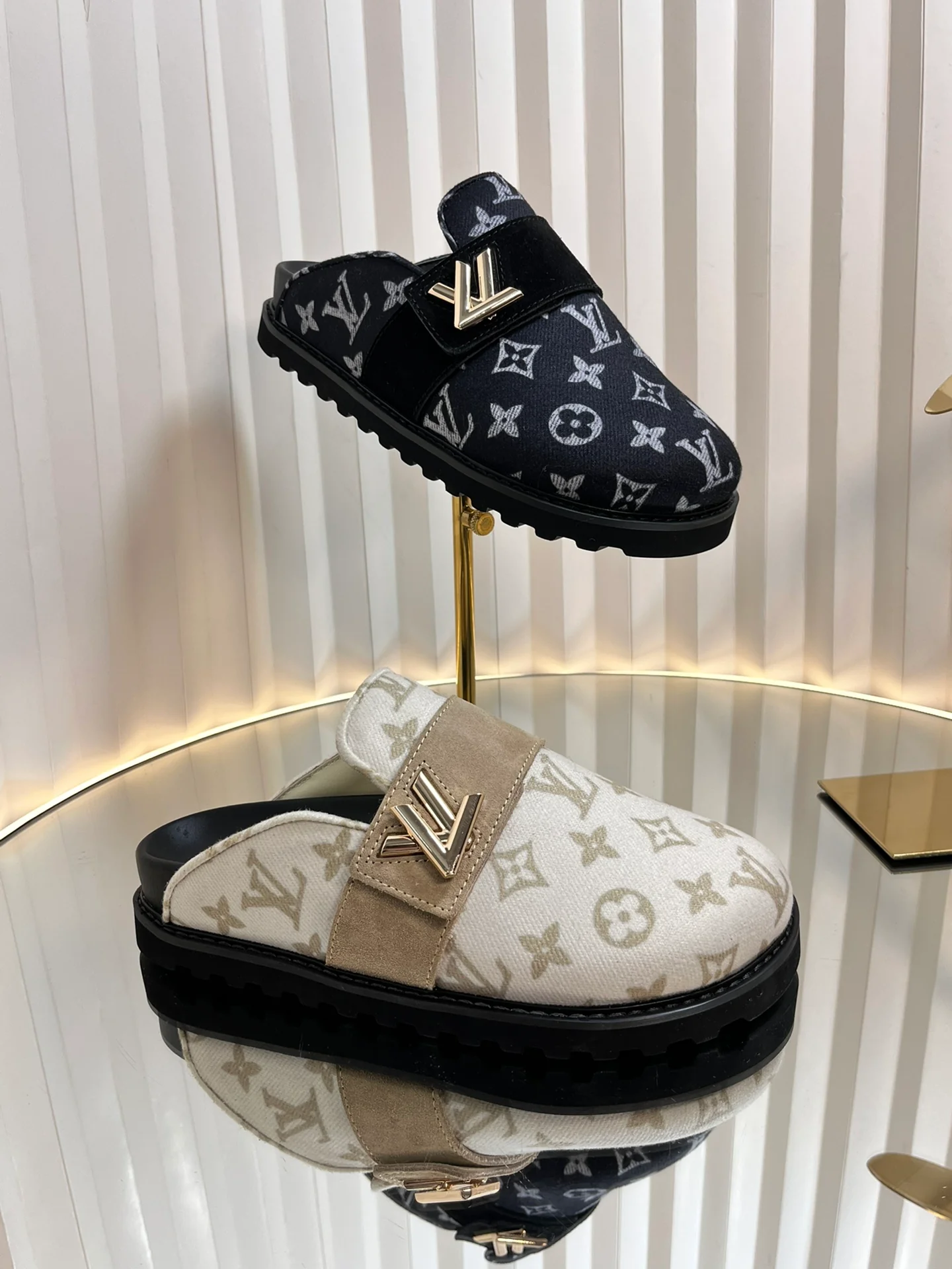 Тапочки LV-2024 Baotou Logo - изображение из коллекции