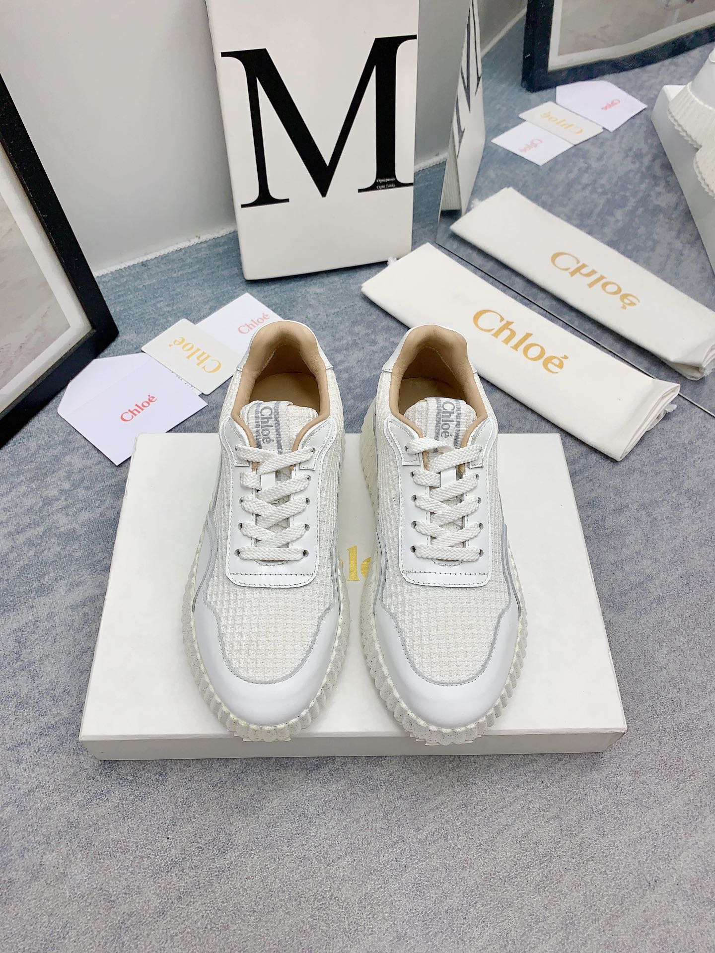 Кроссовки Chloe Nama из серии Rainbow - белые.