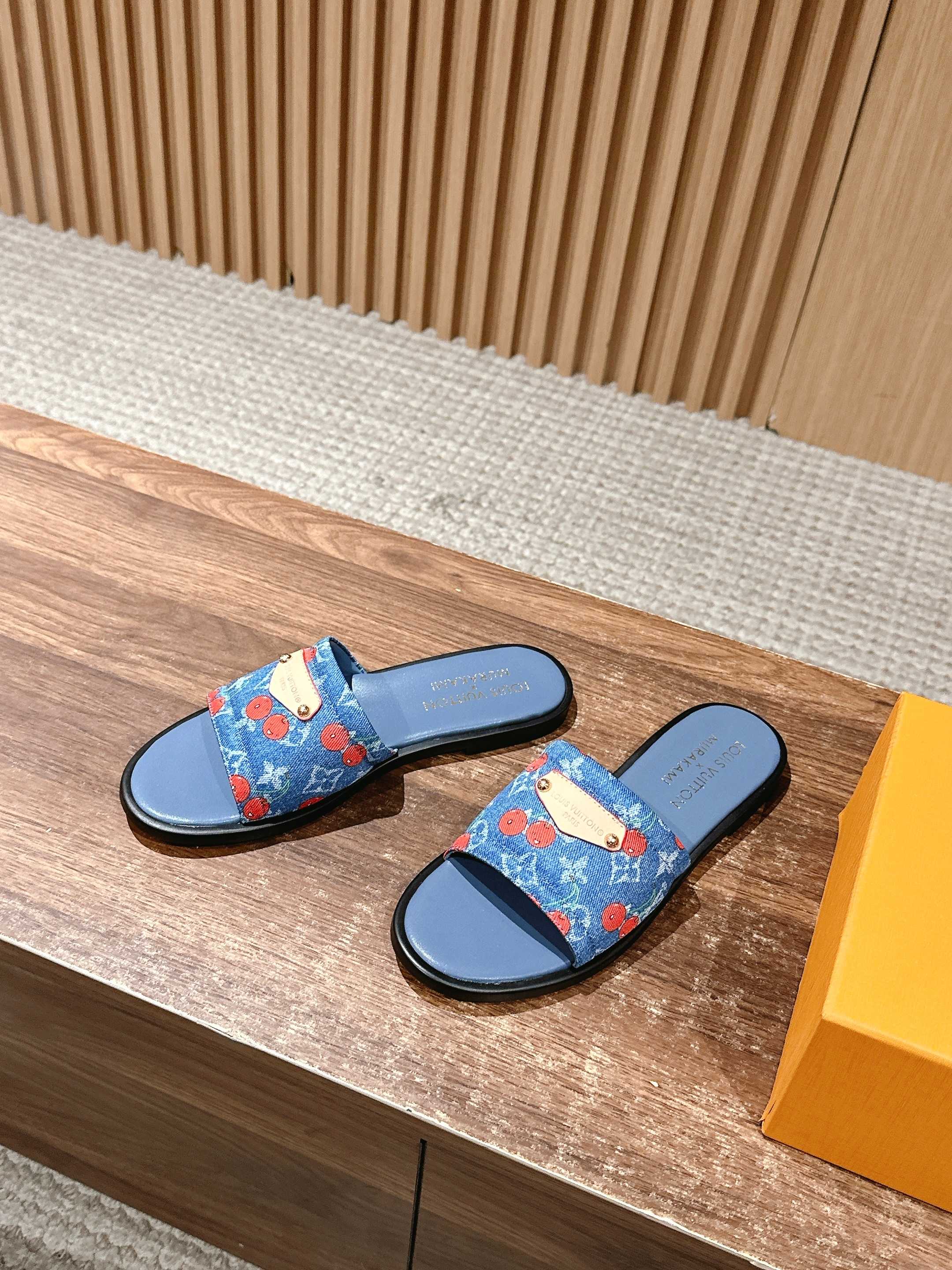 LV - Сандалии на плоской подошве из ретро-серии Такаши Мураками - Синие