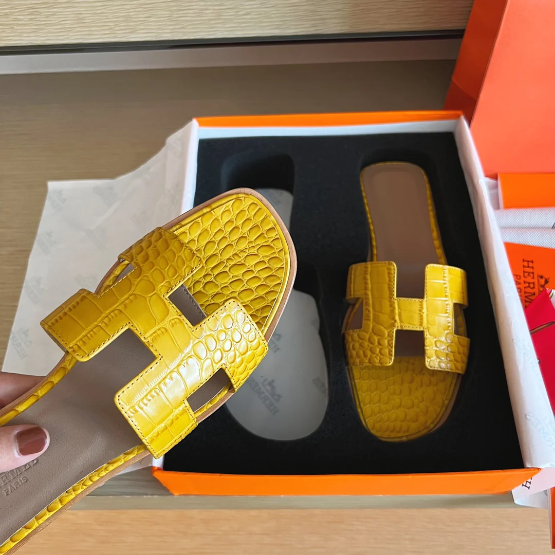 Сандалии Hermes-h на плоской подошве с крокодиловым рисунком - 2