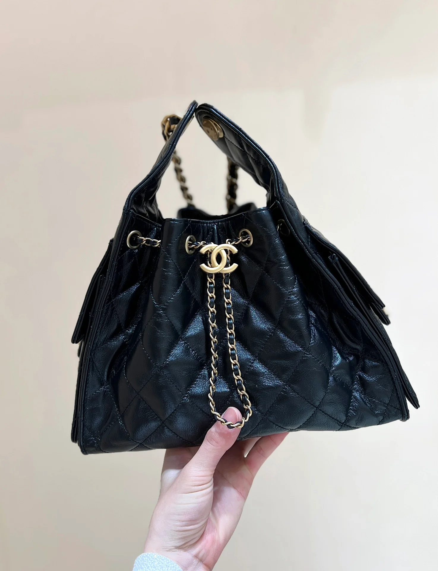 Сумка-ведро Chanel 25c 25bag из телячьей кожи с завязками, маленькая – черно-золотая