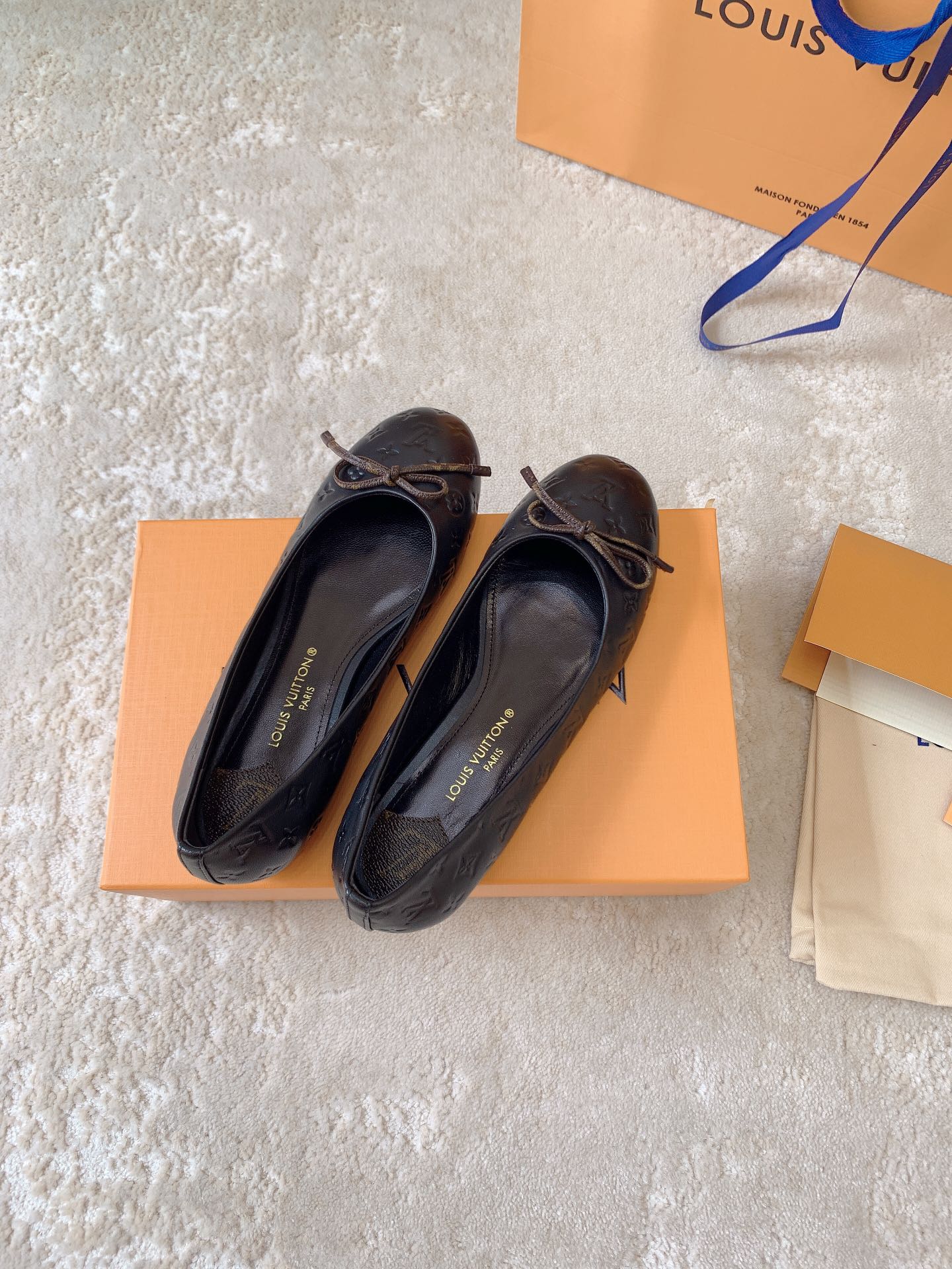 Новинка сезона весна/лето 2023 от LV - Балетки - Черные