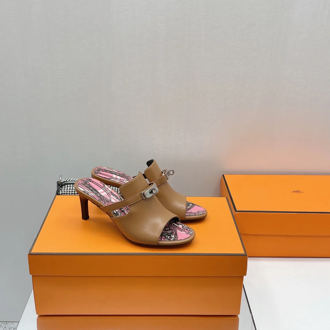 Новинка сезона осень/зима 2022 от Hermes - Шлепанцы на высоком каблуке с открытым носком - 4