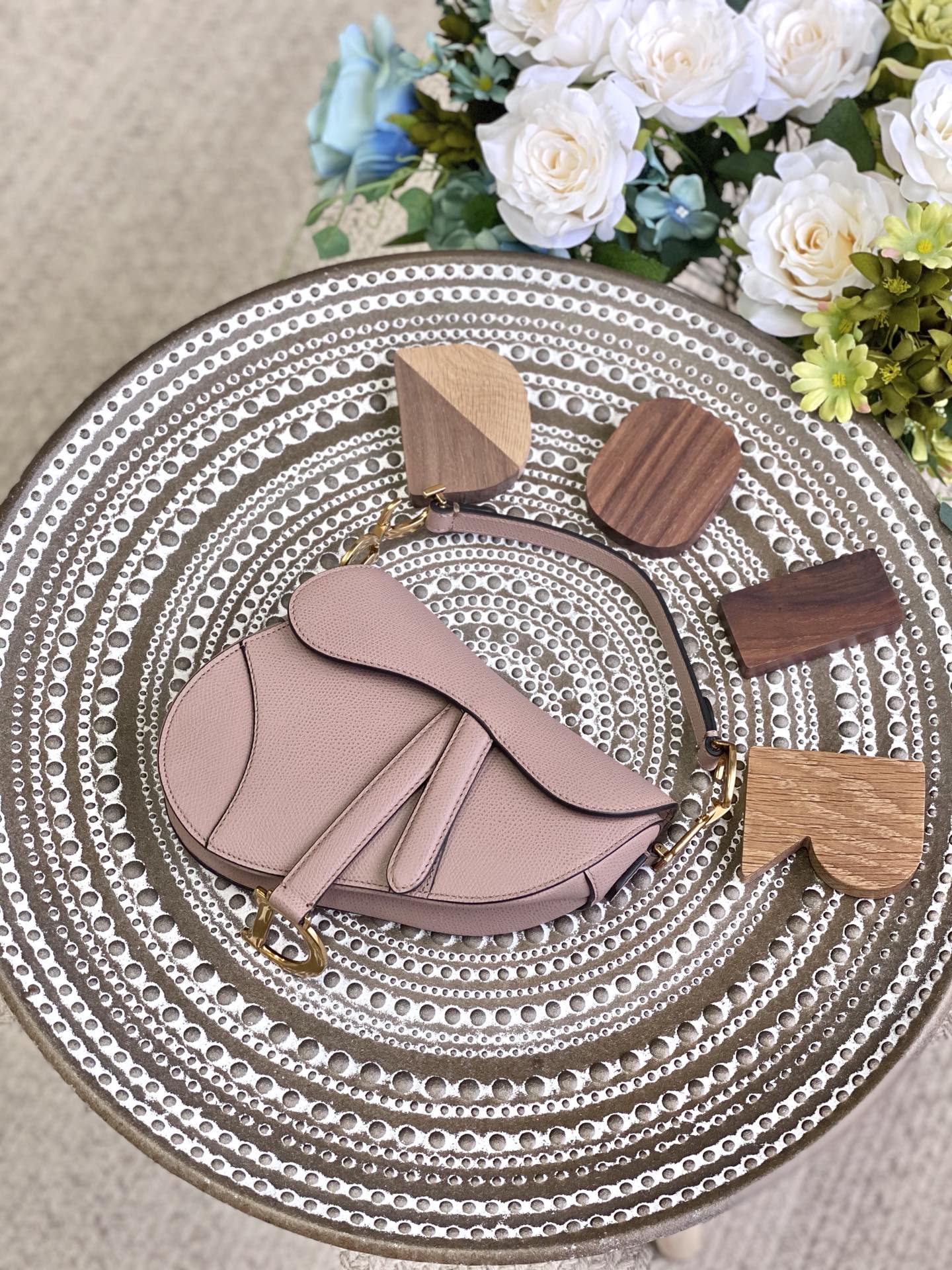 Сумка Dior Saddle Bag - с принтом пальм - маленькая, коричневато-красная - 19 см