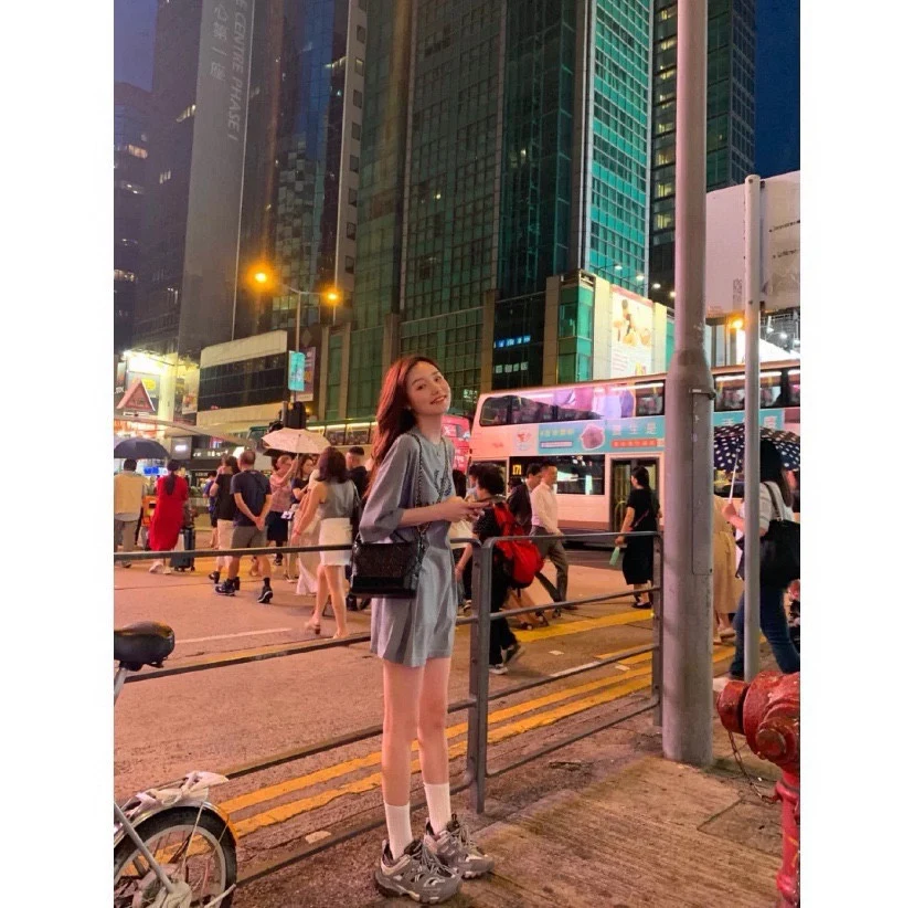 Классическая маленькая сумка-хобо Chanel - черная