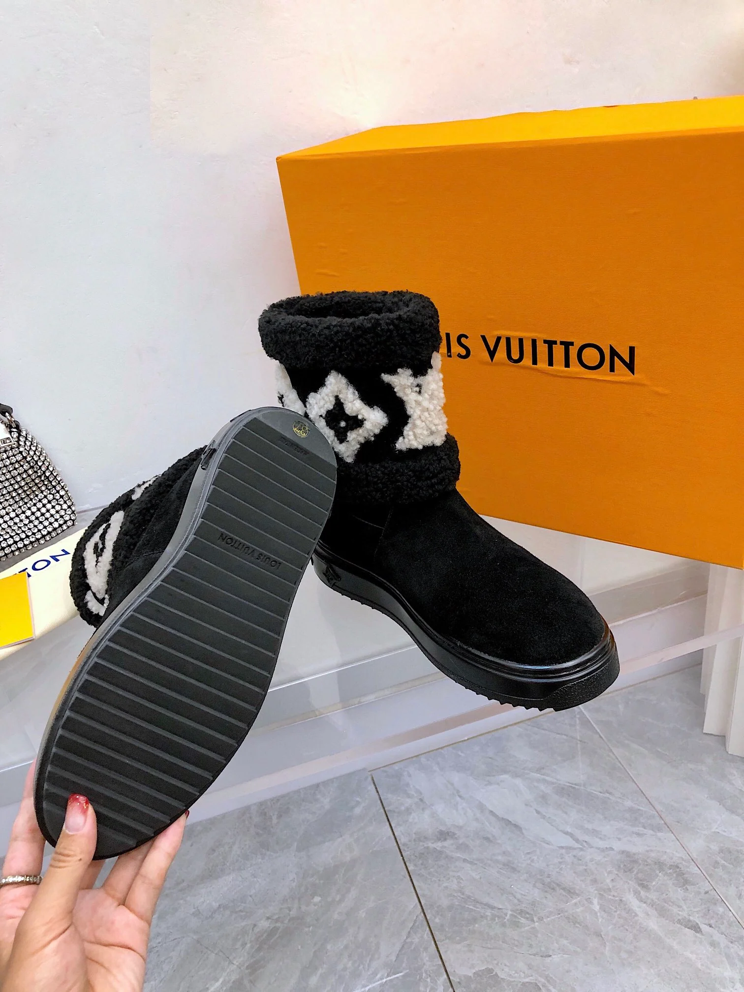 LV - Ботильоны из овечьей шерсти - Черные