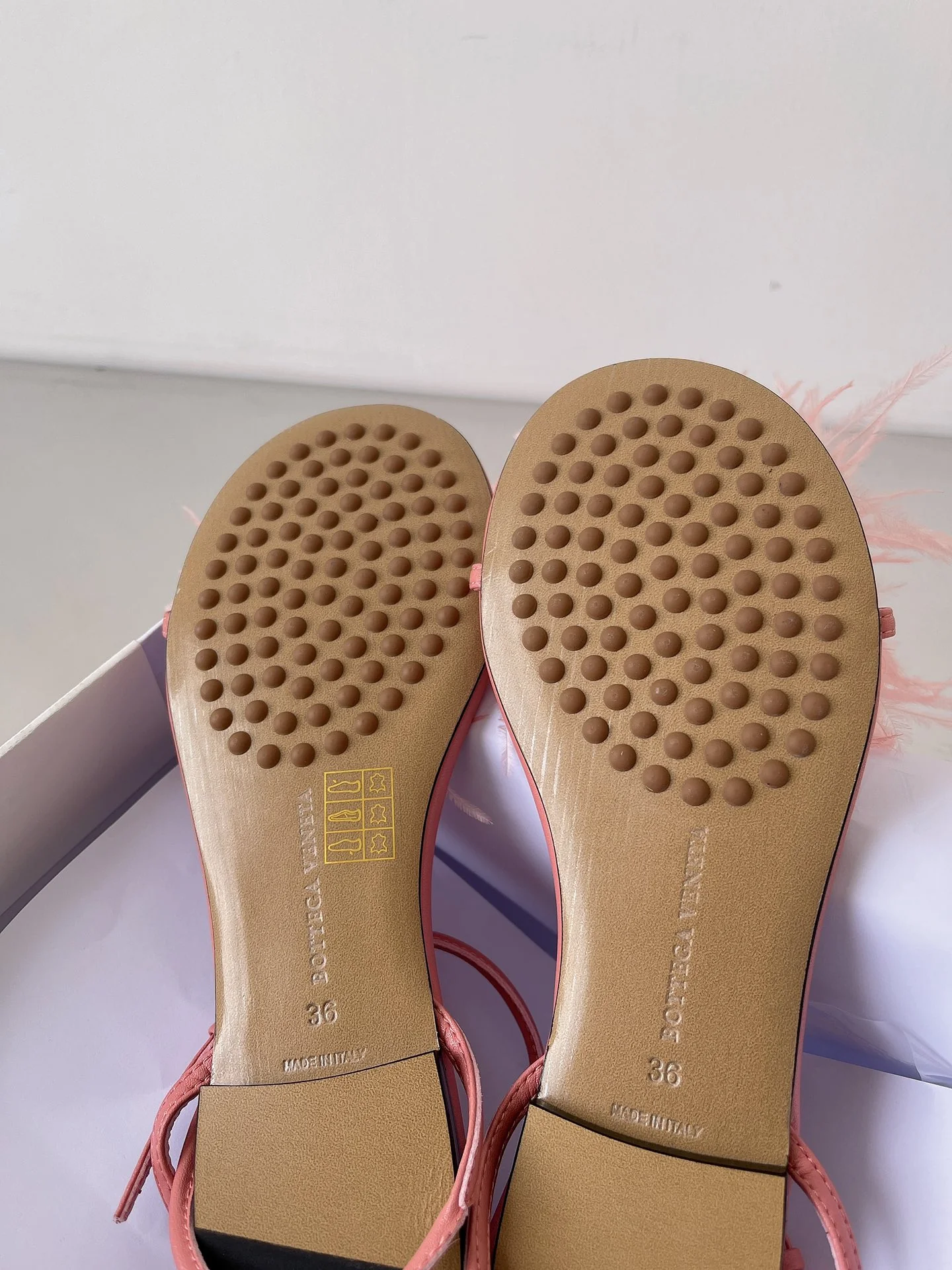 BV - Пушистые босоножки на высоком каблуке-шпильке - Розовые