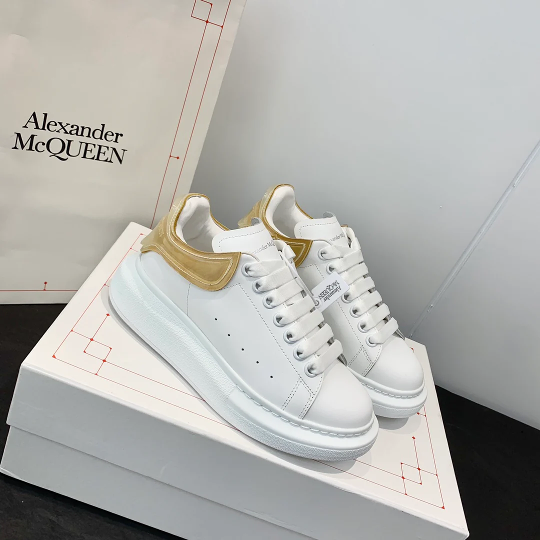 Классические белые кроссовки McQueen - на каблуке-резинке - золотисто-желтые