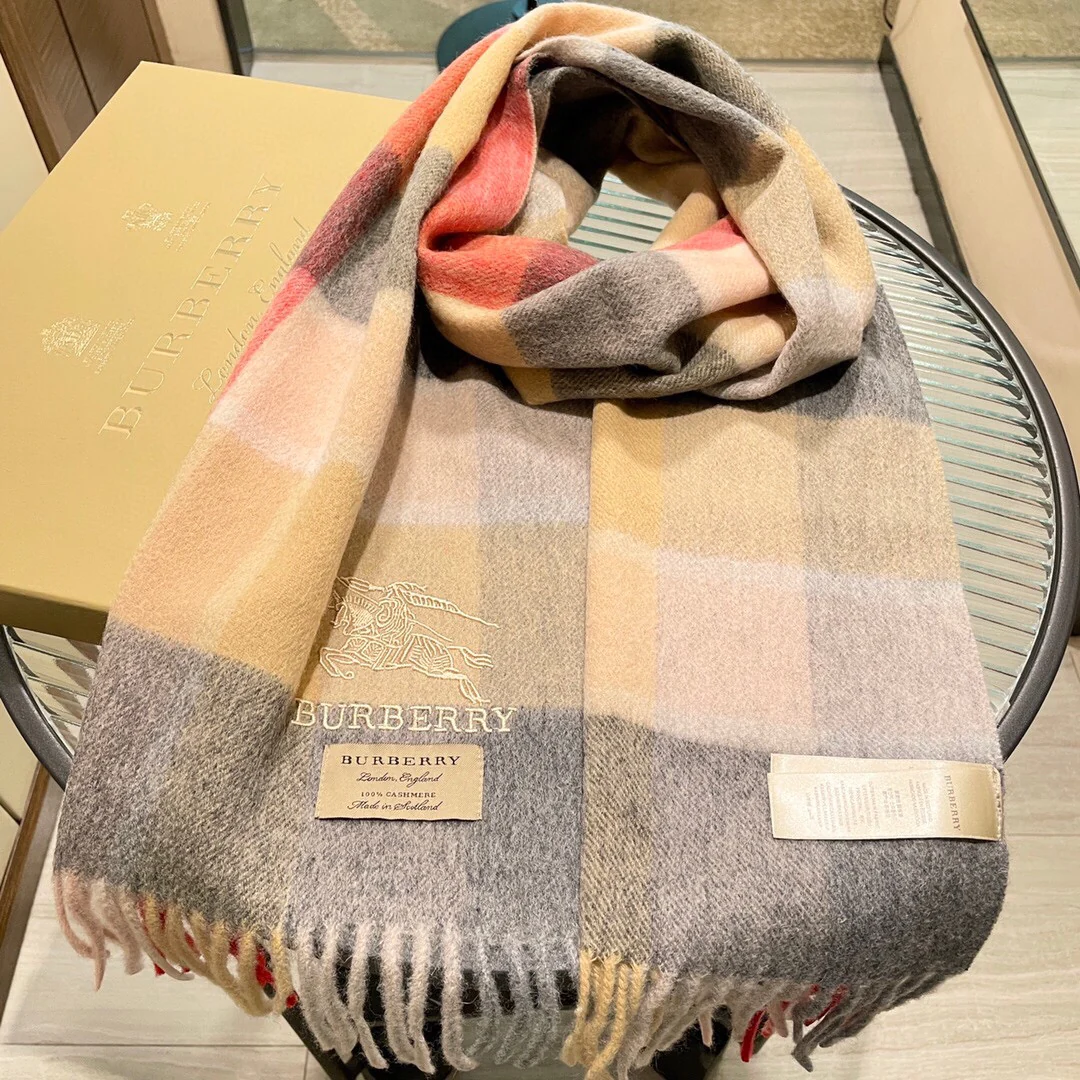 Классический кашемировый клетчатый шарф Burberry с узором 