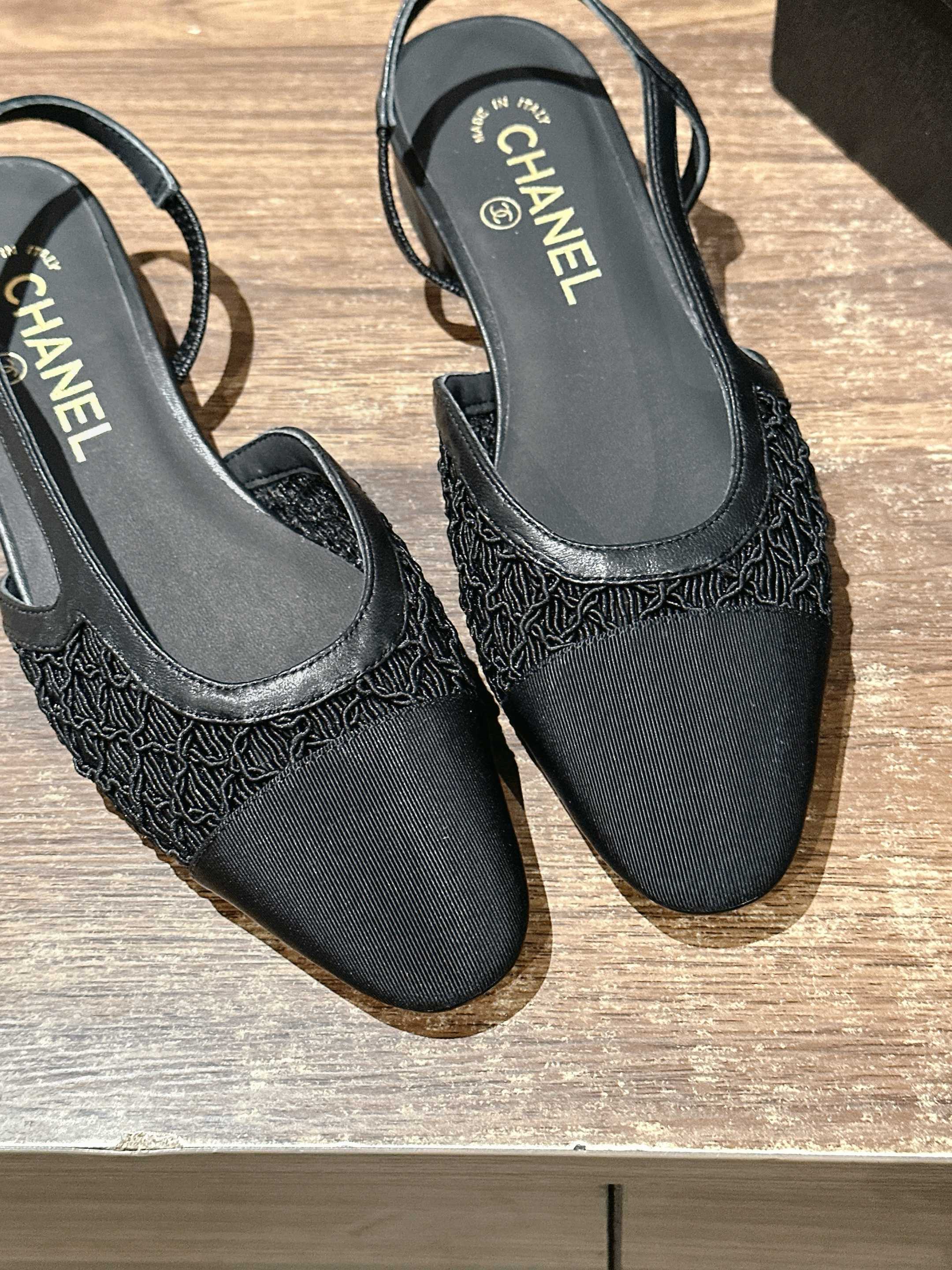 Chanel - Балетки с кружевом и лоскутным узором из шандунского шелка - Черные