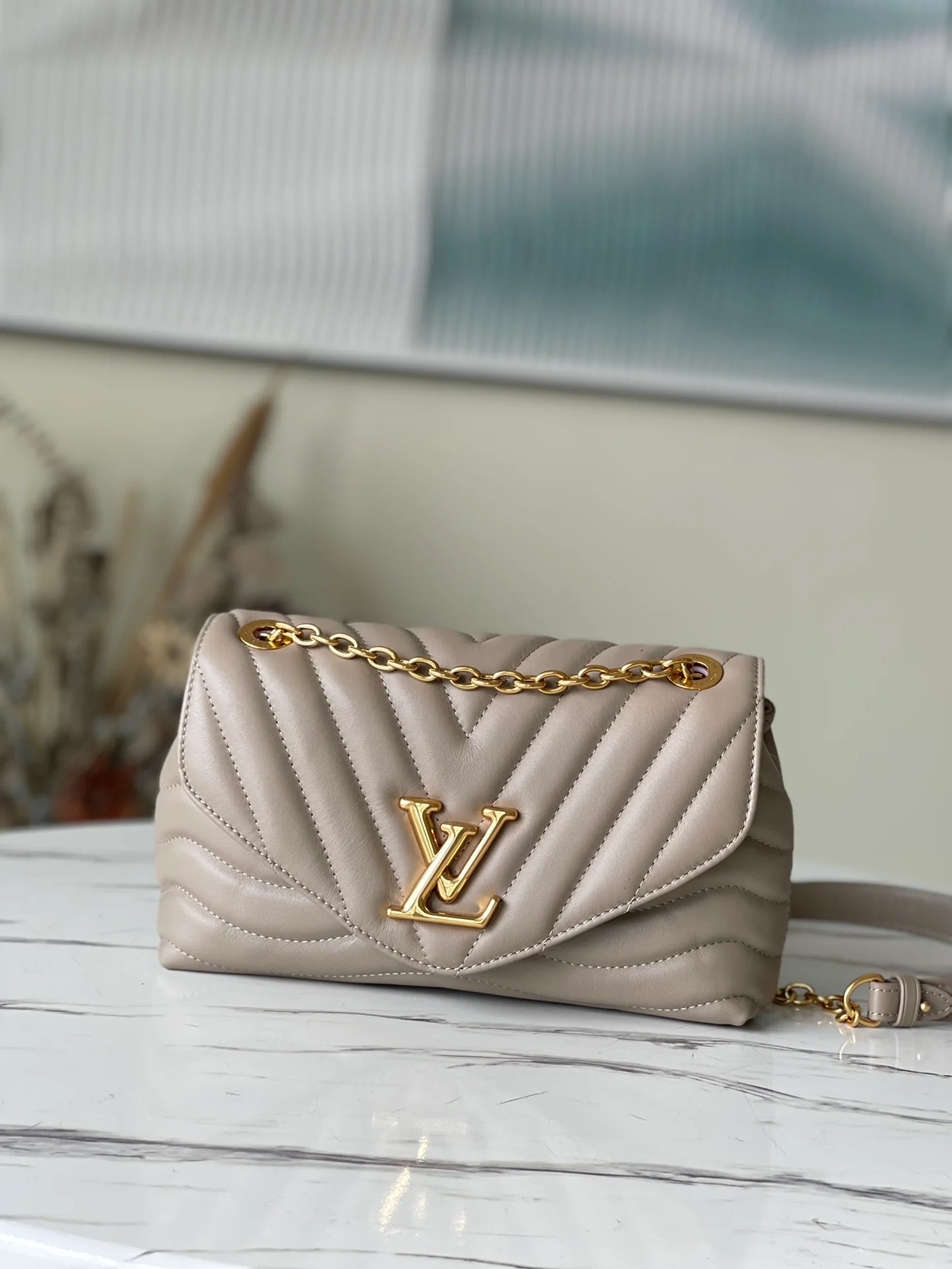 m58550-LV-new-wave-chain bag-beige
