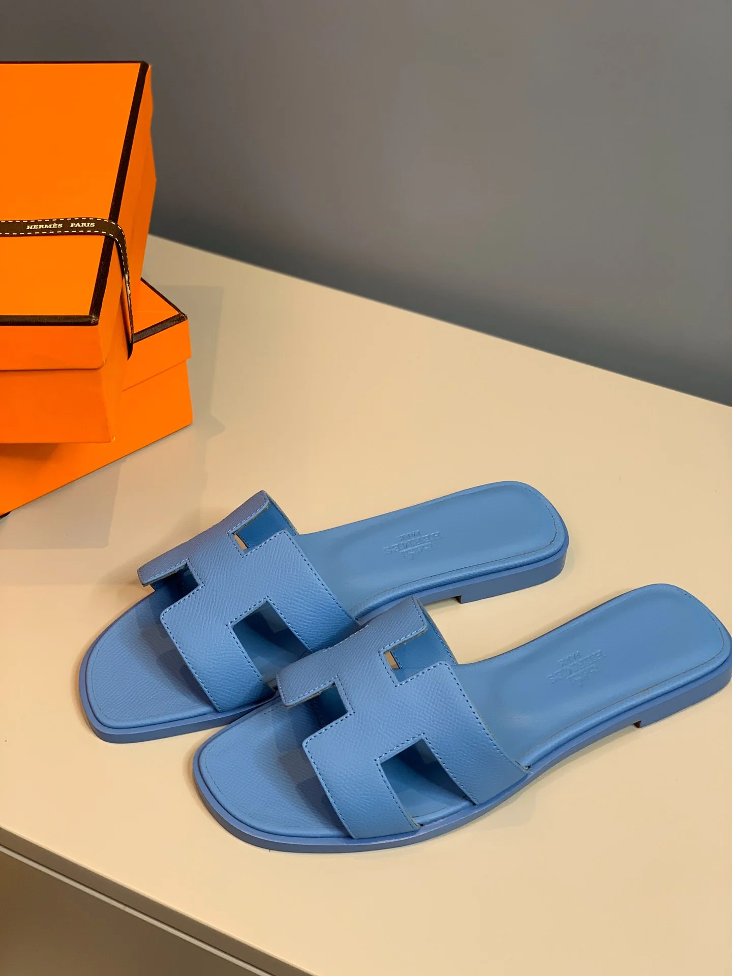 Новинка 2022 года от Hermes - Тапочки с отпечатком руки - Синие - 1