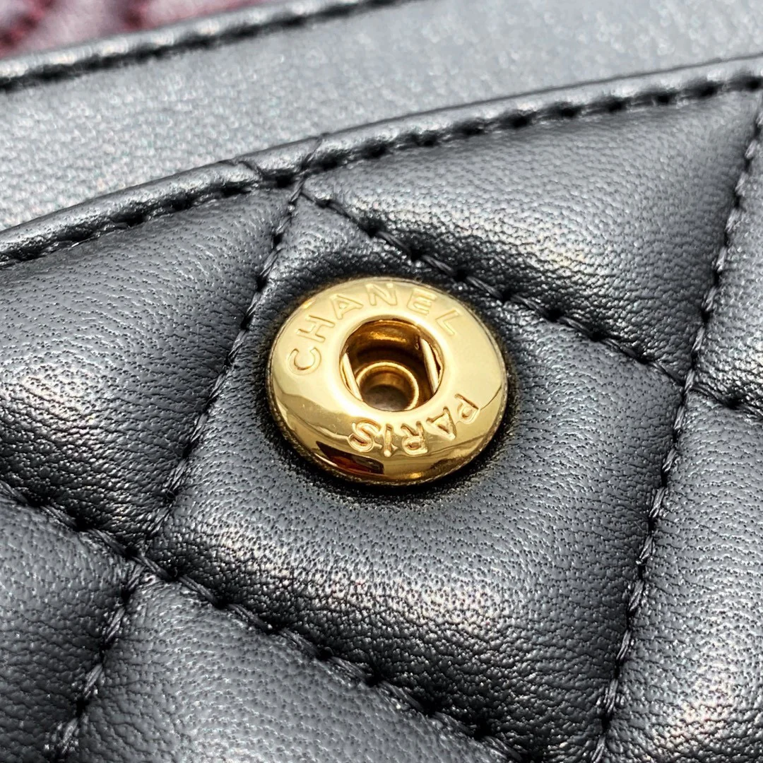 Сумка Chanel CF Medium - 23 см - из черной овечьей кожи с золотой пряжкой - CF23