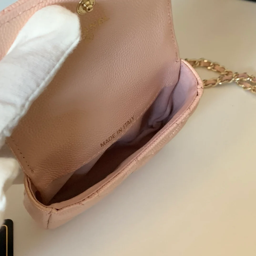 Монетоприемник Chanel с жемчужной цепочкой