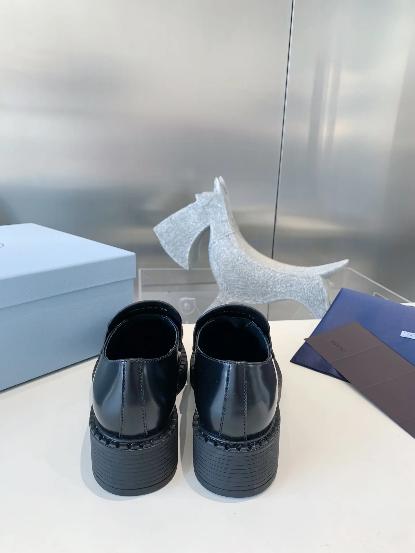 Лоферы Prada Gear - черные