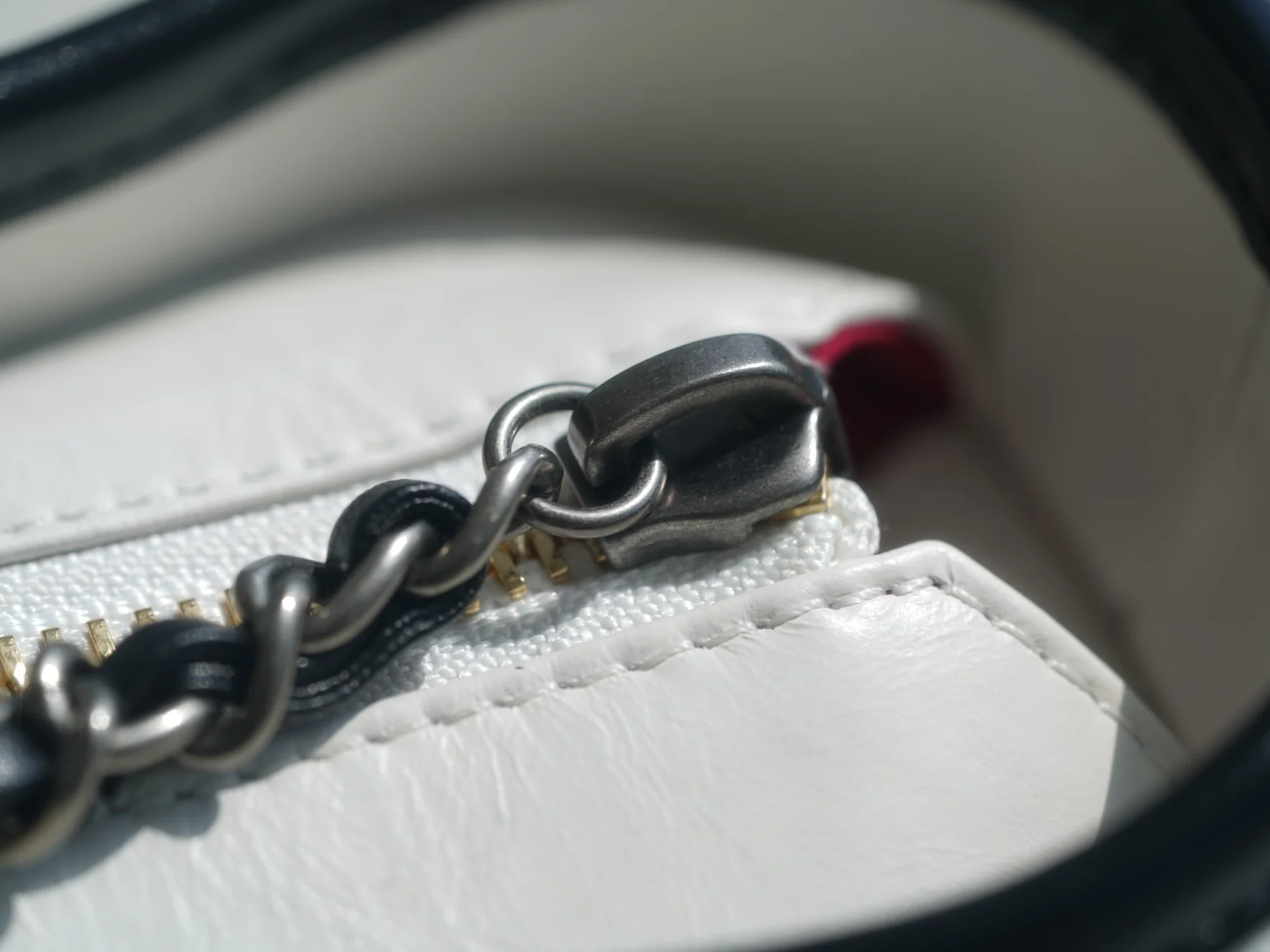 Сумка-хобо Chanel - белая, маленькая, 20 см