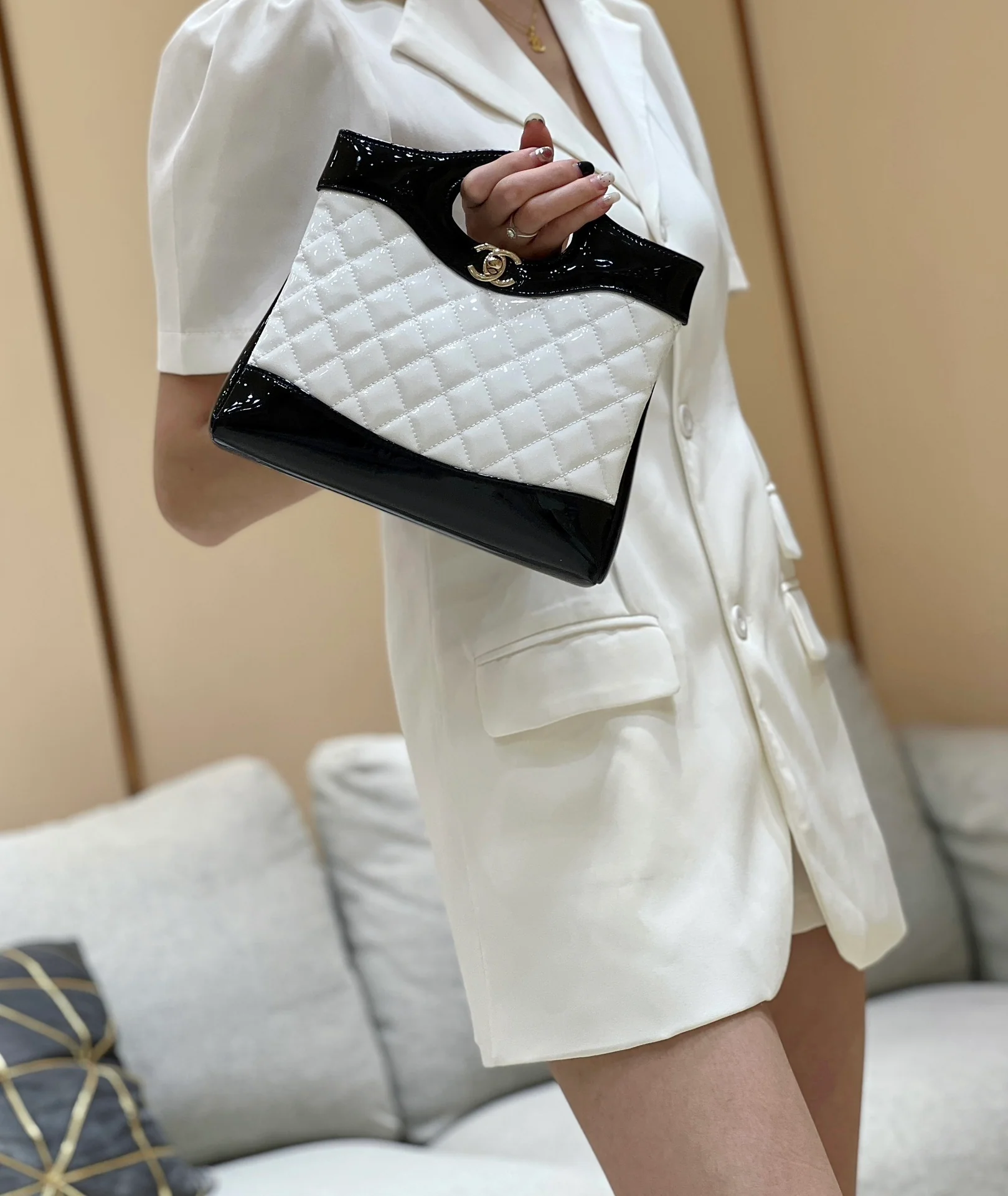 Коллекция Chanel Pre-Fall 2023 - сумка 31bag - черно-белая - мини