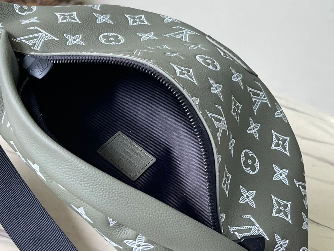 Поясная сумка LV Discovery с тиснением - зеленая