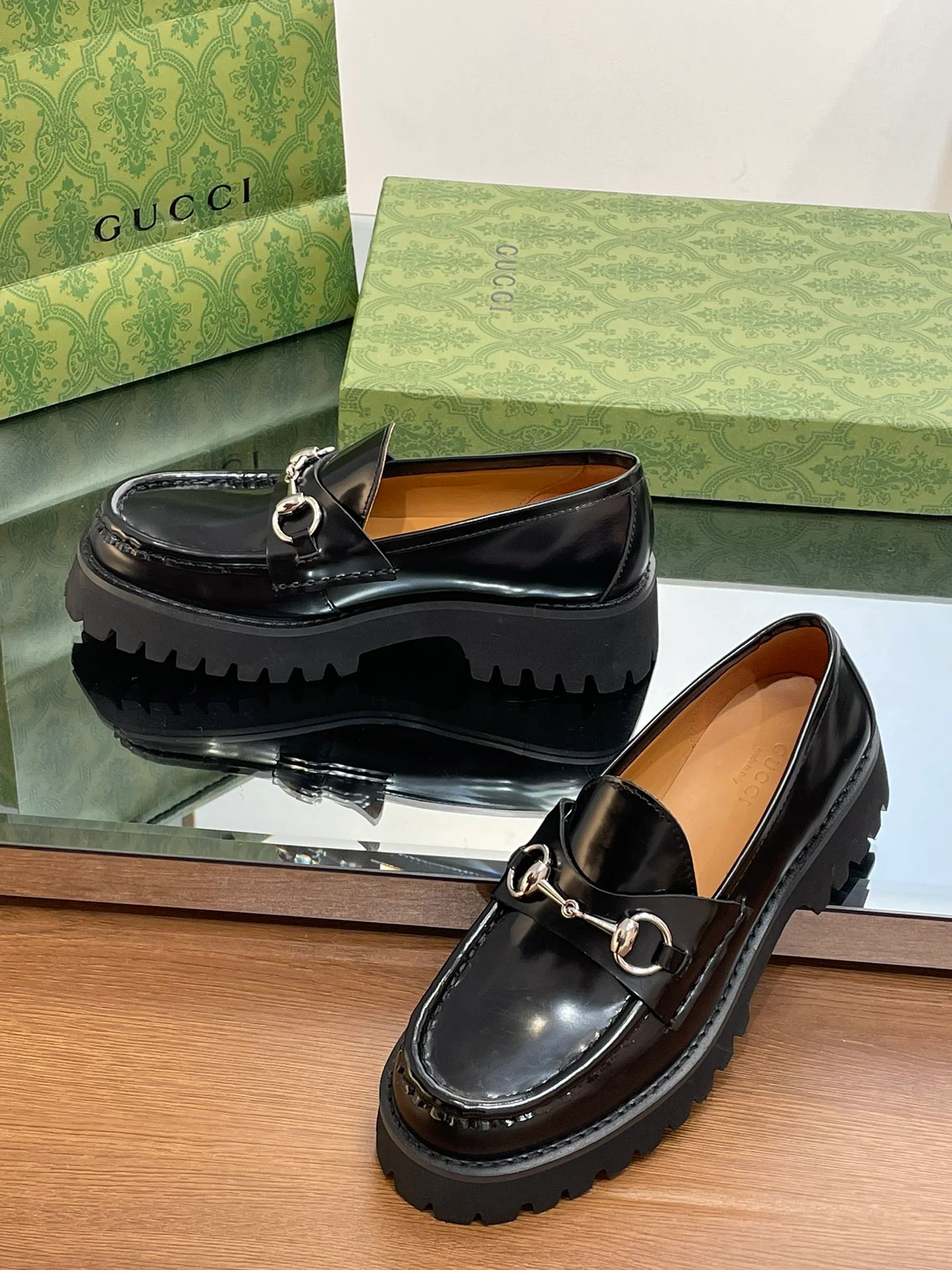 Лоферы Gucci 2024 на платформе с серебряной пряжкой и пряжкой в ??виде конской уздечки - черные