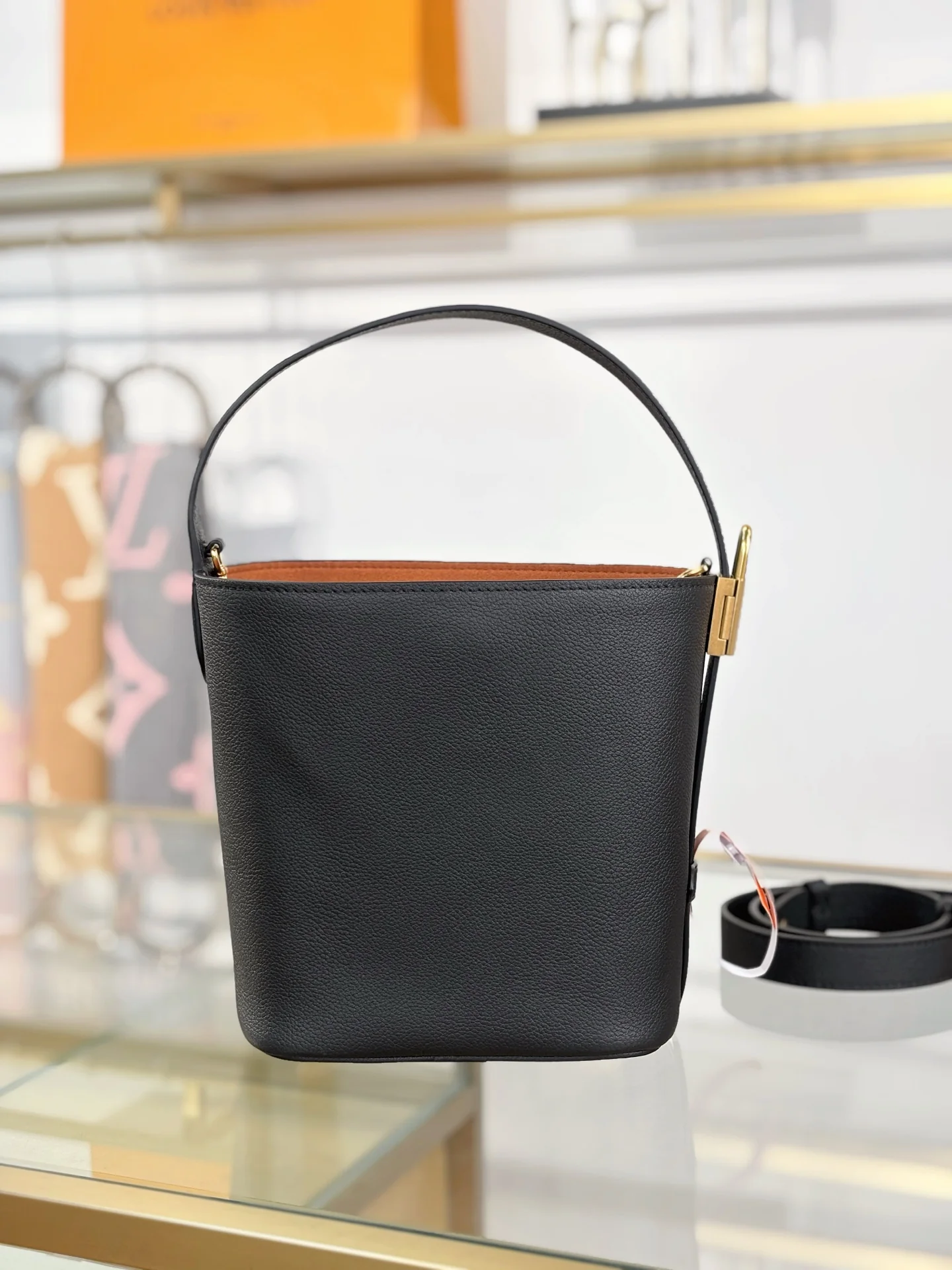 LV-m25543-low-key-all-in-bb сумка-черная