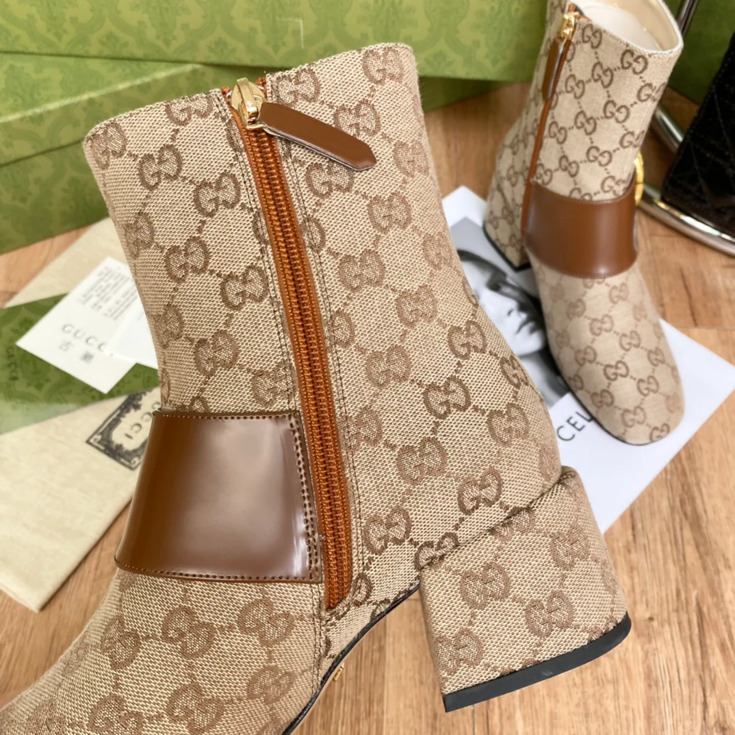 Новинка сезона осень/зима Gucci 22ss - Классические ботильоны с золотой пряжкой - Монограмма - 1