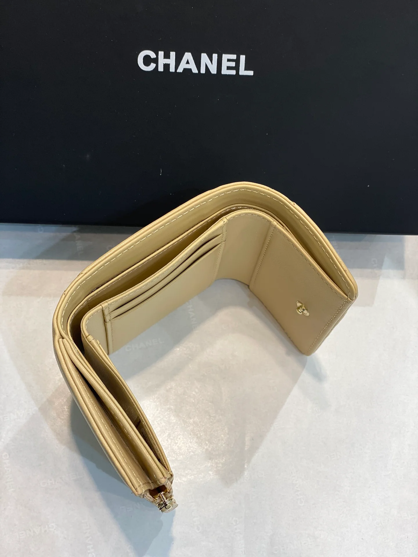 Кошелек-портмоне Chanel серии 19 - желтый