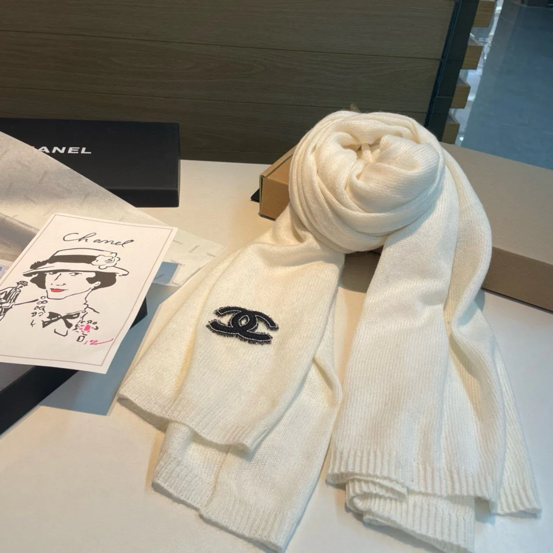 Вязаный шарф Chanel 2024 года