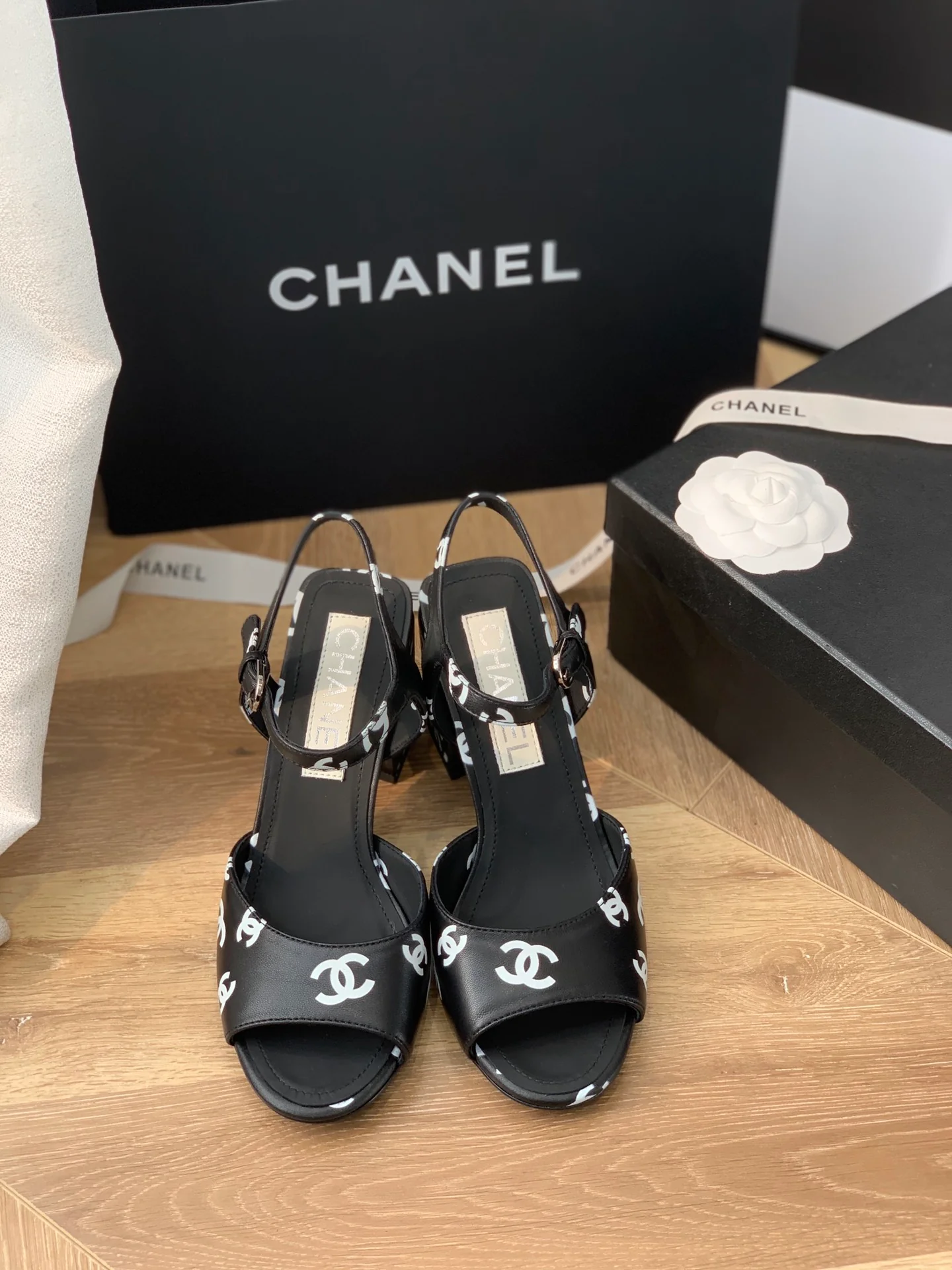 Chanel - Черные сандалии - Туфли на массивном каблуке