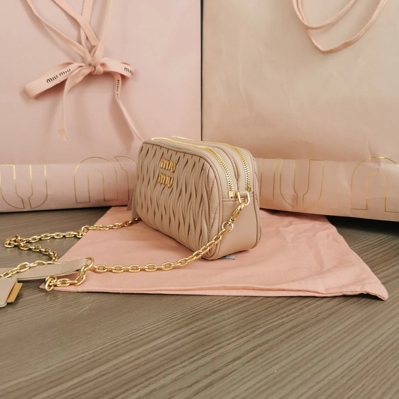 Сумка-органайзер для фотоаппарата Miu Miu с двойной молнией