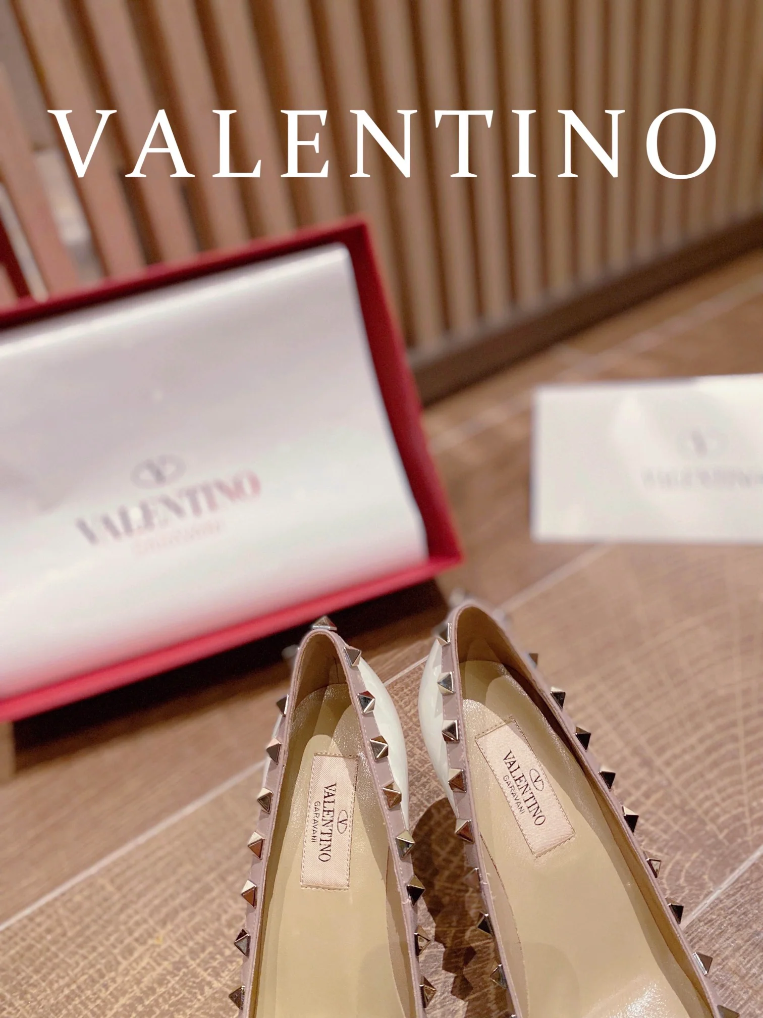 Классические туфли на высоком каблуке Valentino - белые