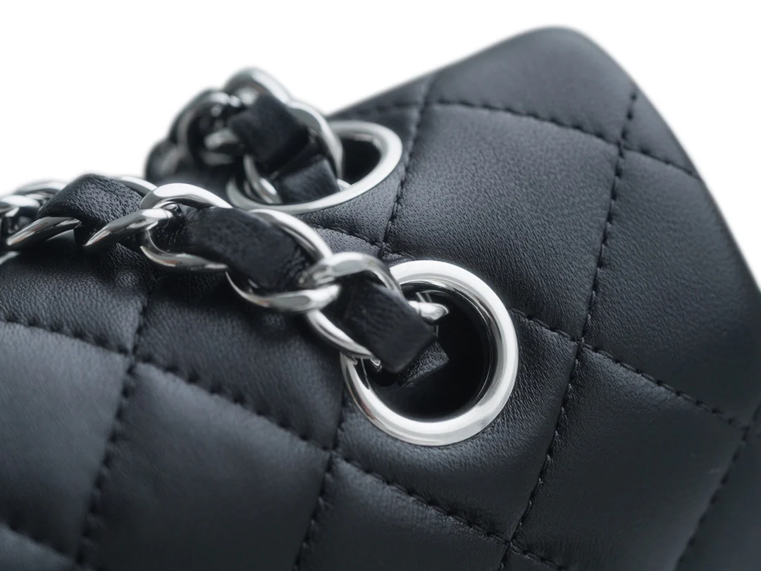 Сумка Chanel CF Medium - 23 см - из черной овечьей кожи с серебряной пряжкой - CF23