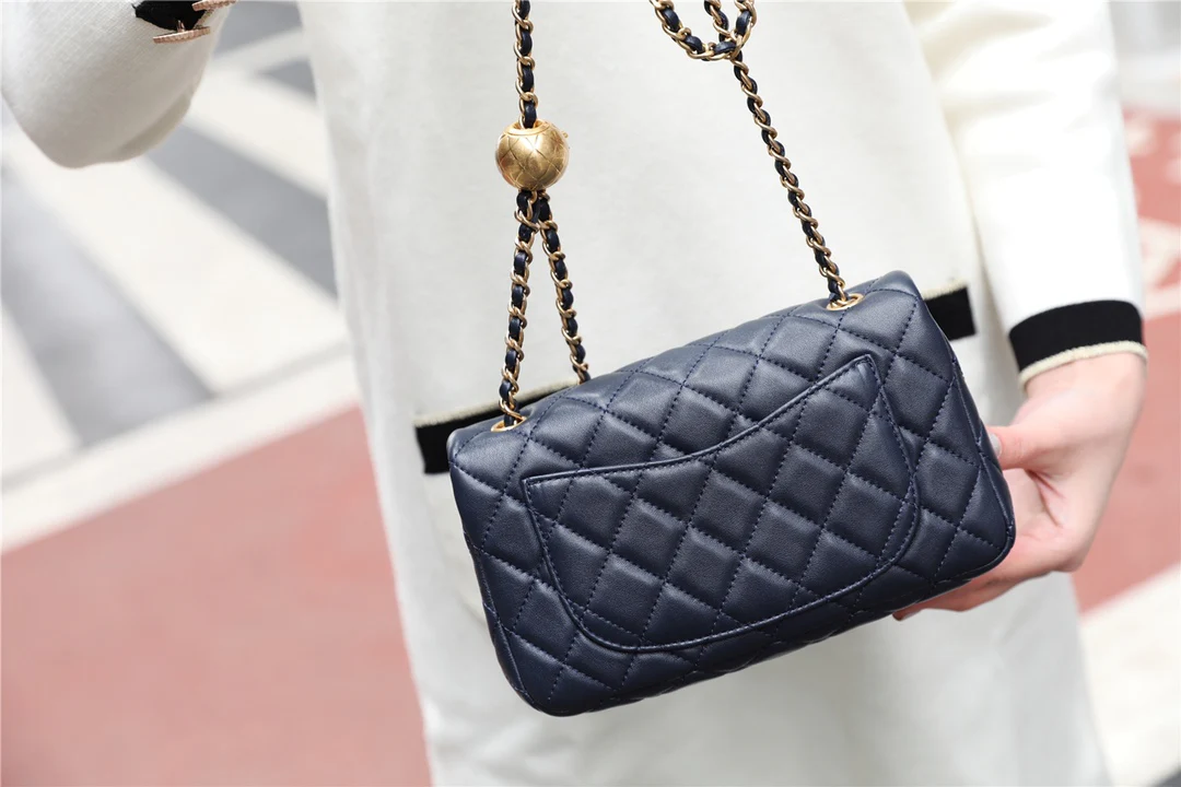 Сумка Chanel Golden Ball Flap Bag 2020 года - 20 см