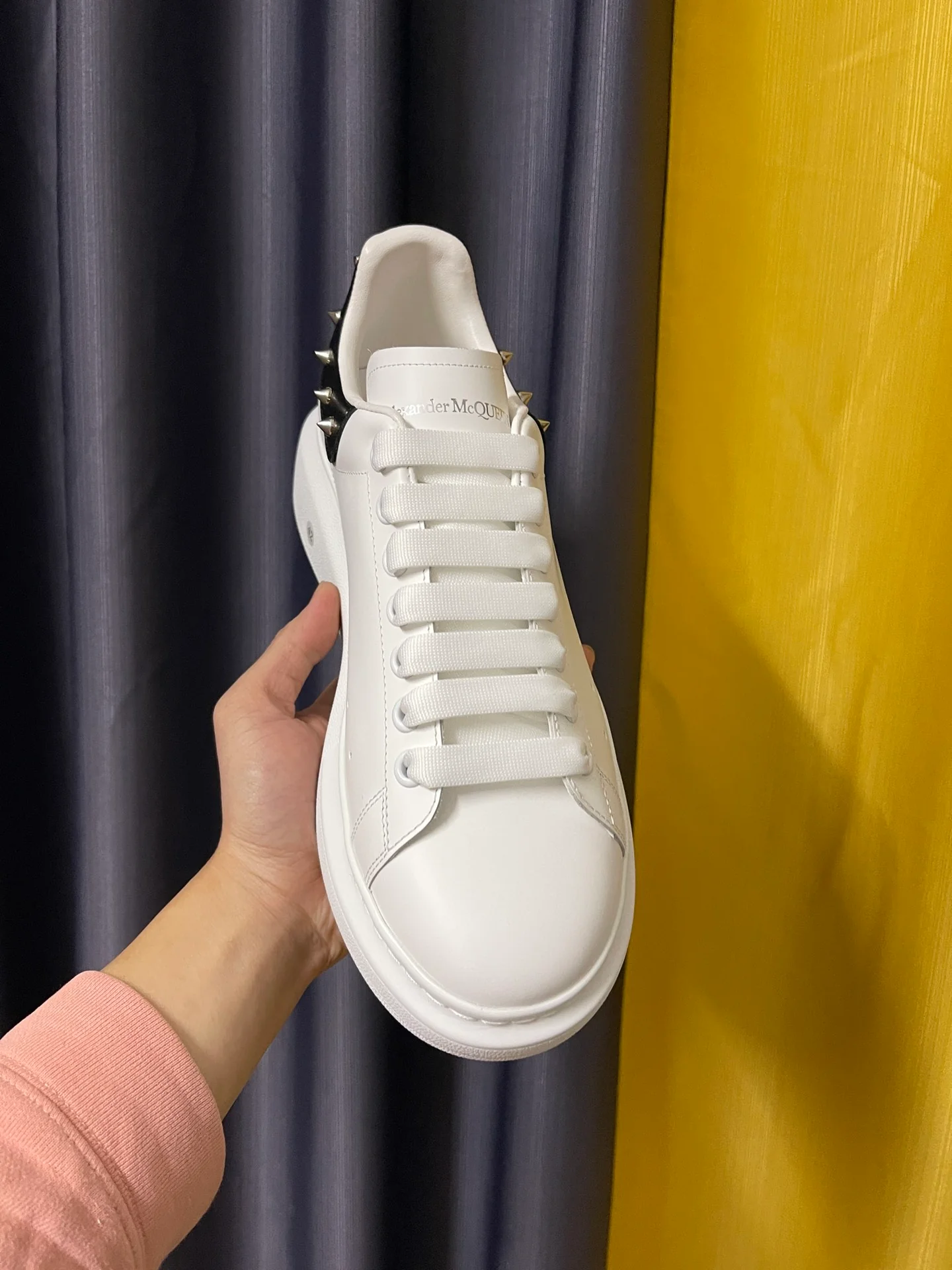 Классические белые кроссовки McQueen - унисекс - черная кожа с декоративным мыском на пятке