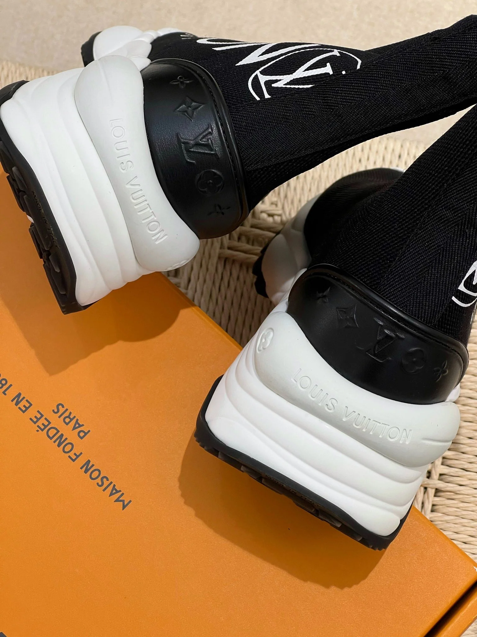 LV - Ботинки-носки с буквенным узором