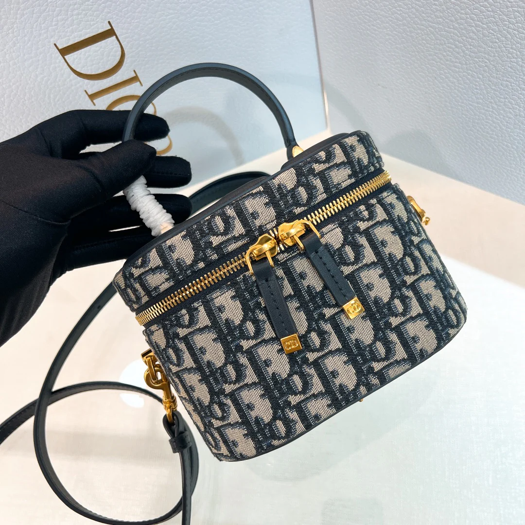 Сумка Dior CD Signature Handbag - Monogram Canvas