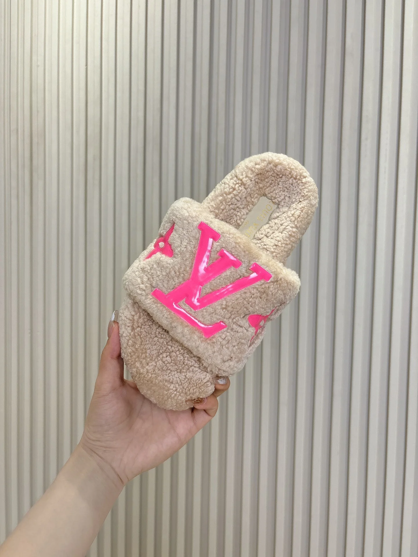 LV-2024 Шерстяные тапочки - Кофейный