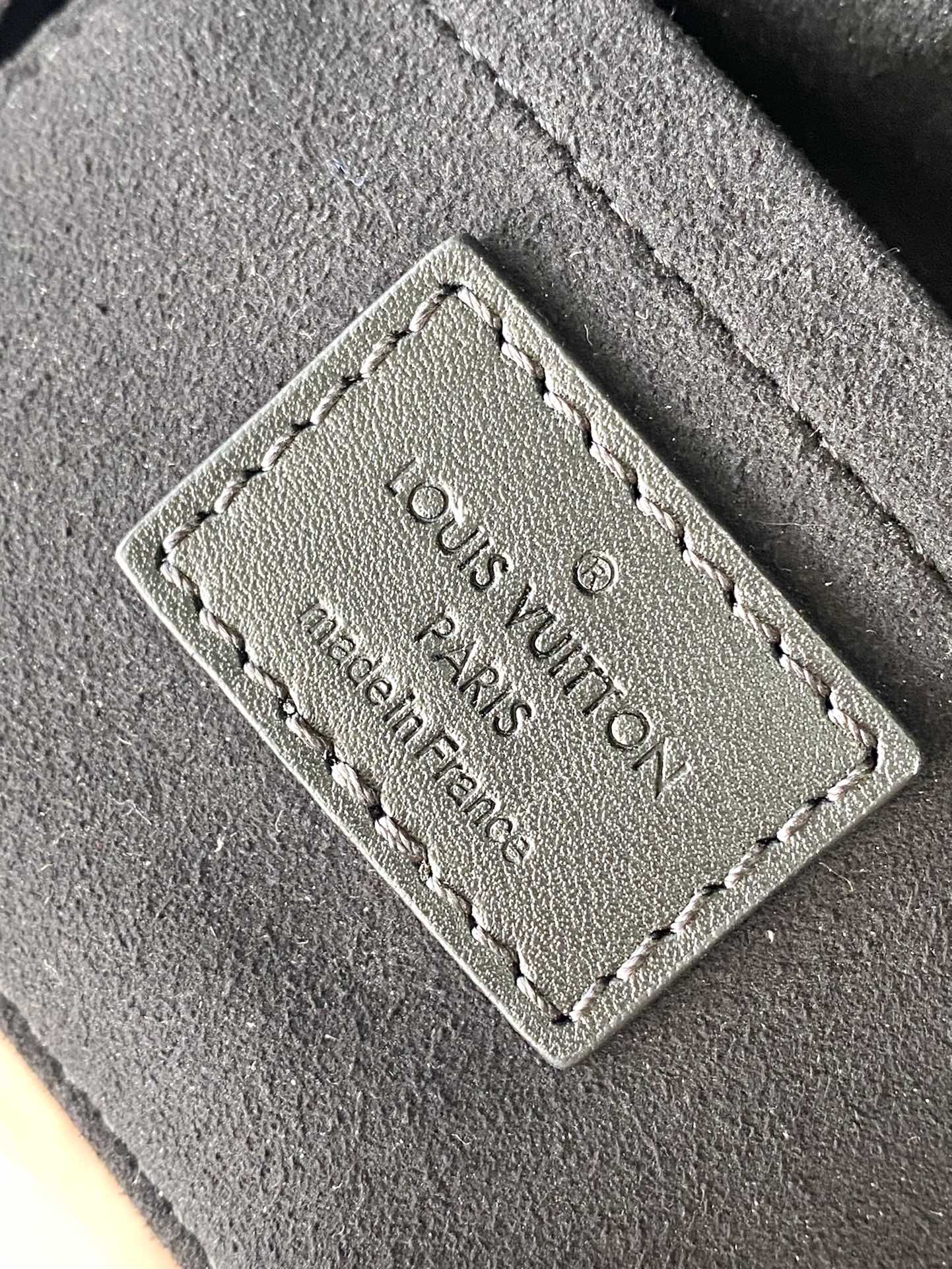 m82465-LV-camera-box-small box bag