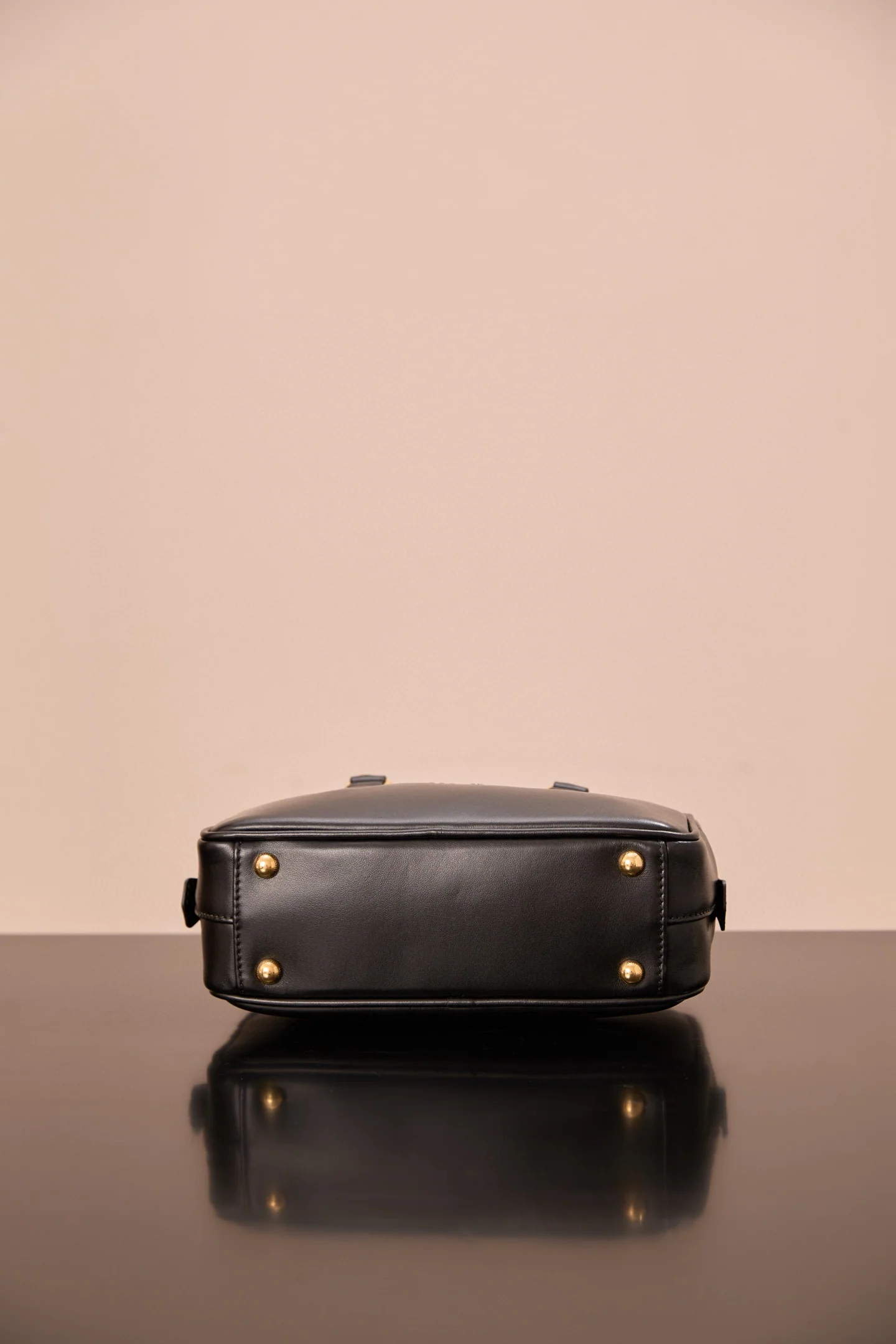 Miu Miu-5bb142m1100-???????-кожаная-сумка для боулинга-маленькая-черная