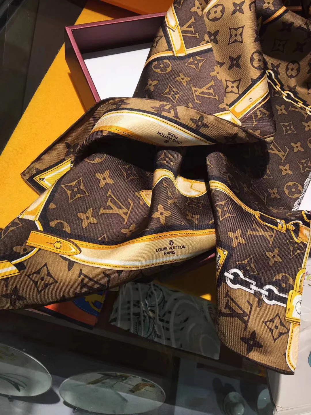 LV - Непревзойденный бестселлер - Шелковый шарф (90%) - 1 шт.