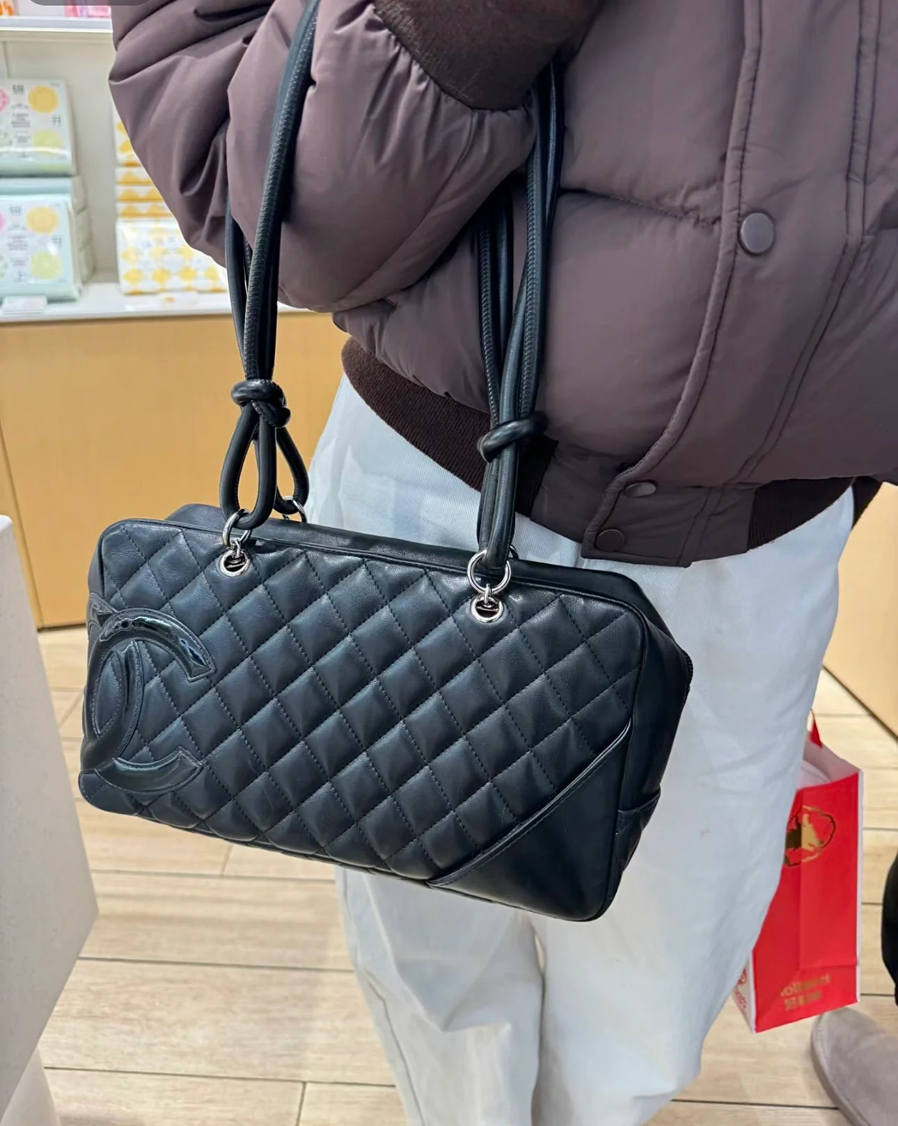 Chanel - Классическая, вневременная винтажная большая сумка-подушка Kang Peng