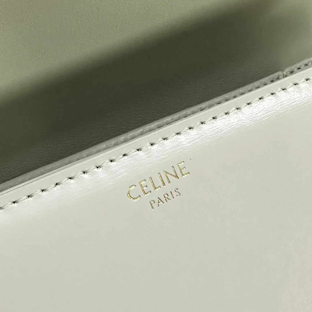 Сумка Celine Triomphe Classic из глянцевой телячьей кожи - арктический белый